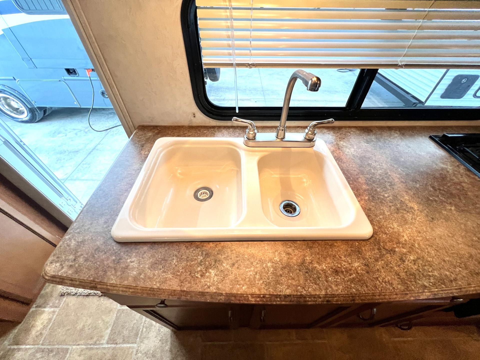 2012 Coachmen 2012 Coachmen Freedom Express - thumbnail 15