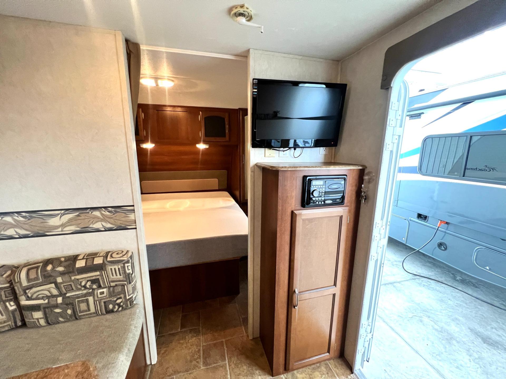 2012 Coachmen 2012 Coachmen Freedom Express - thumbnail 29
