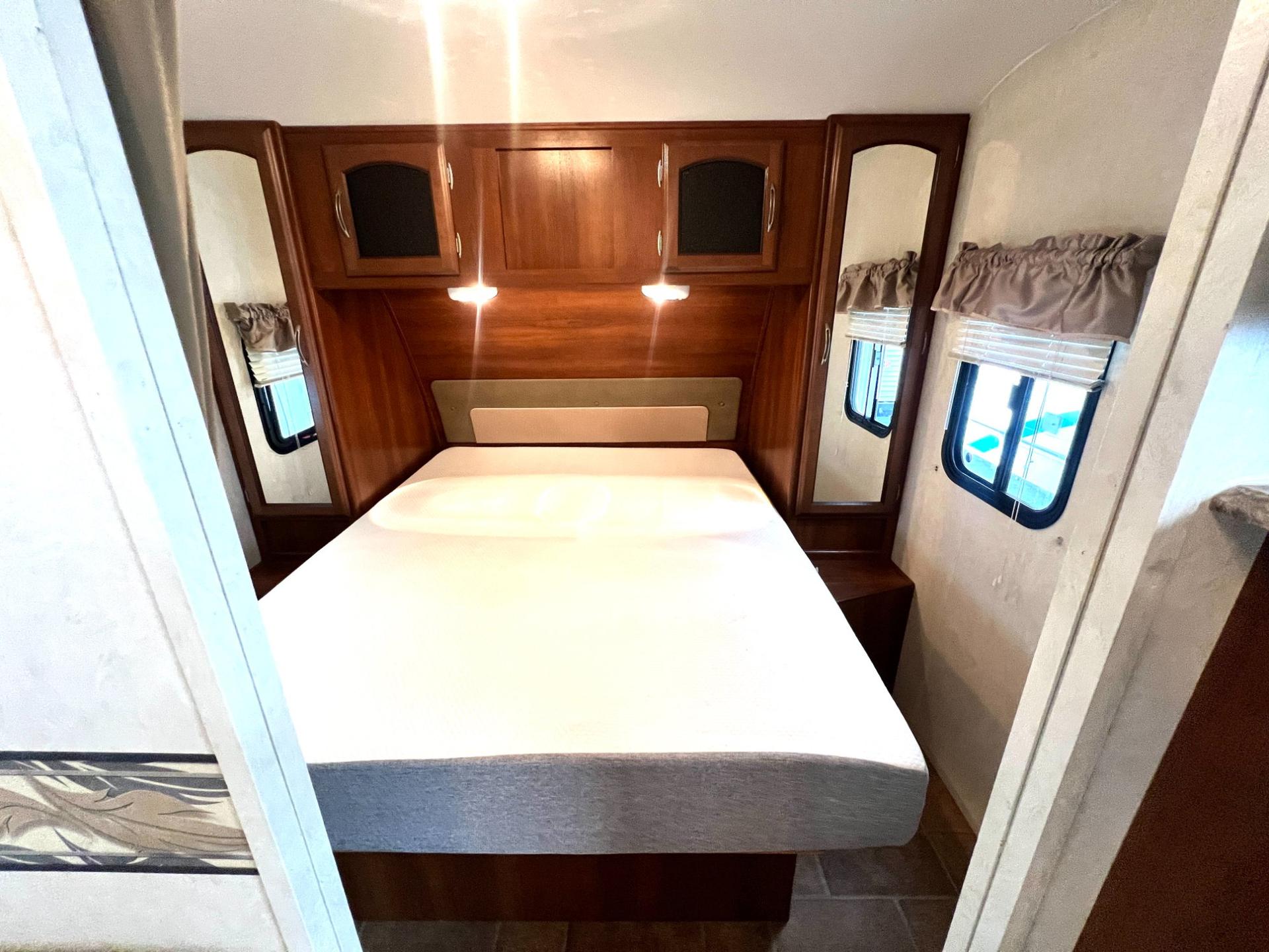 2012 Coachmen 2012 Coachmen Freedom Express - thumbnail 30