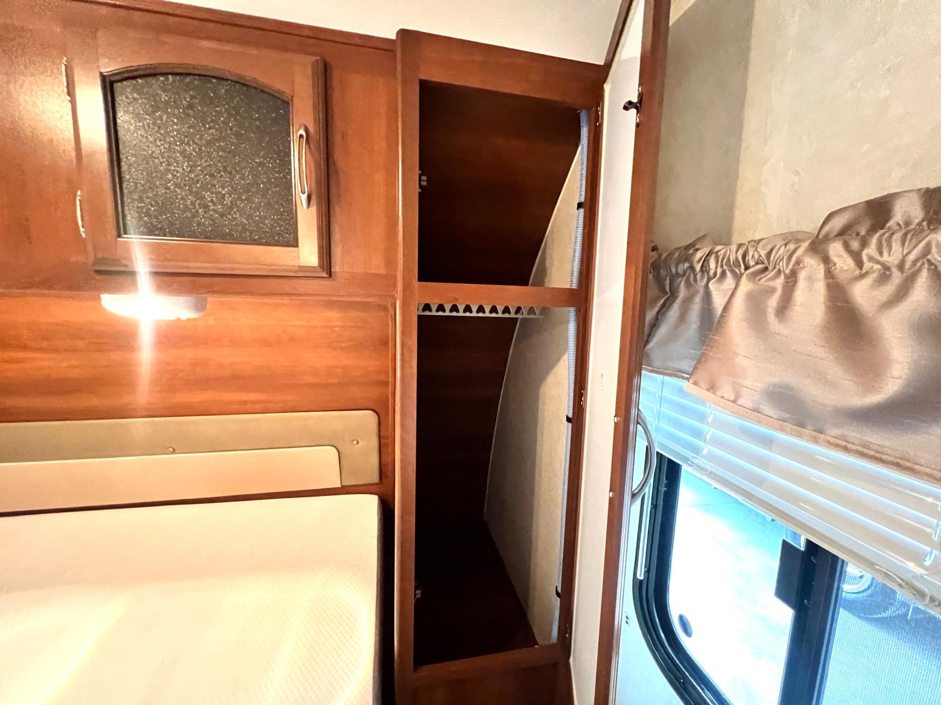 2012 Coachmen 2012 Coachmen Freedom Express - thumbnail 31