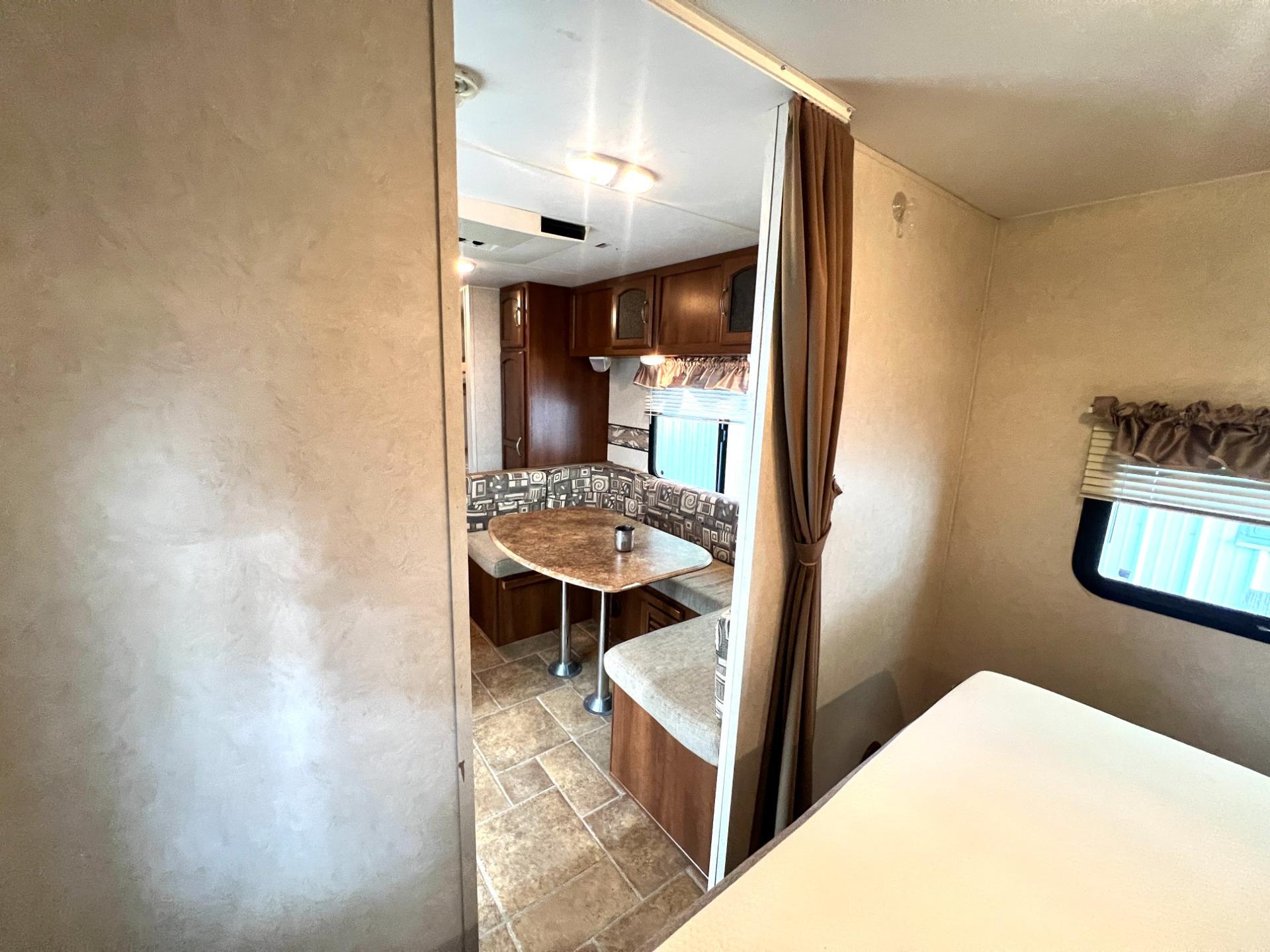 2012 Coachmen 2012 Coachmen Freedom Express - thumbnail 33
