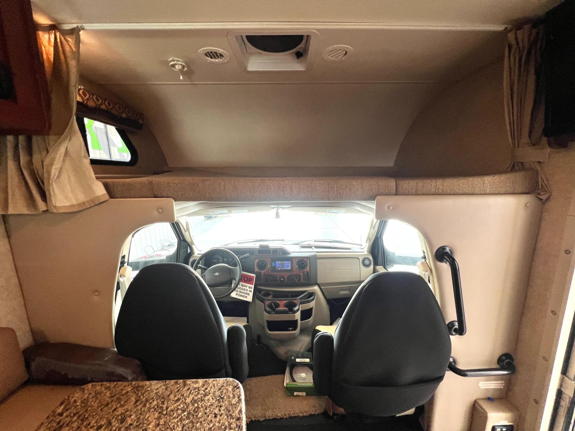 2015 Thor Motor Coach 2015 Thor Motor Coach Chateau - thumbnail 11