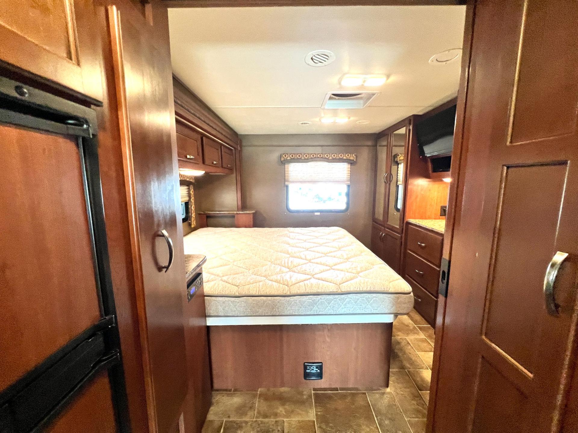 2015 Thor Motor Coach 2015 Thor Motor Coach Chateau - thumbnail 39