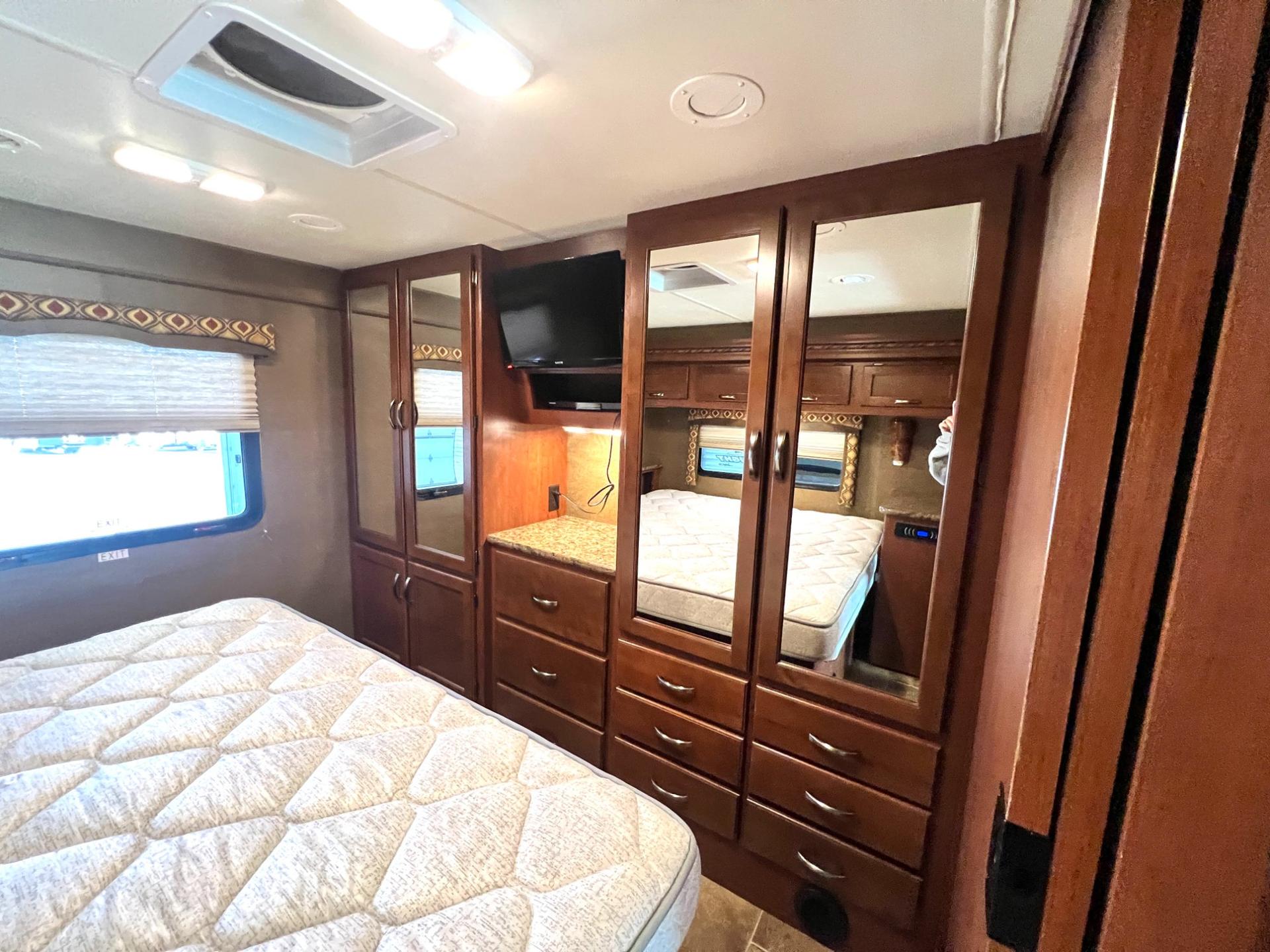 2015 Thor Motor Coach 2015 Thor Motor Coach Chateau - thumbnail 42