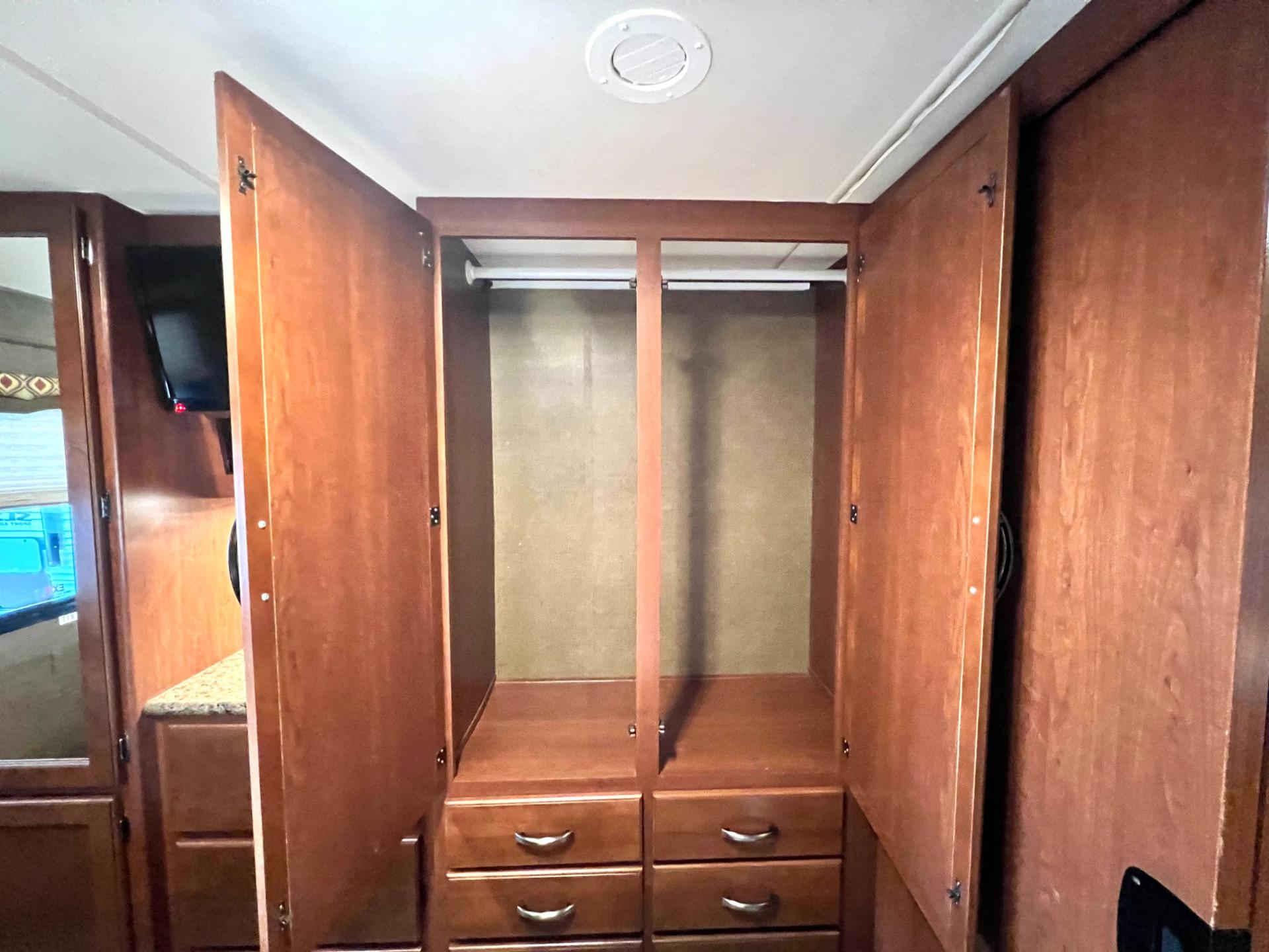 2015 Thor Motor Coach 2015 Thor Motor Coach Chateau - thumbnail 43