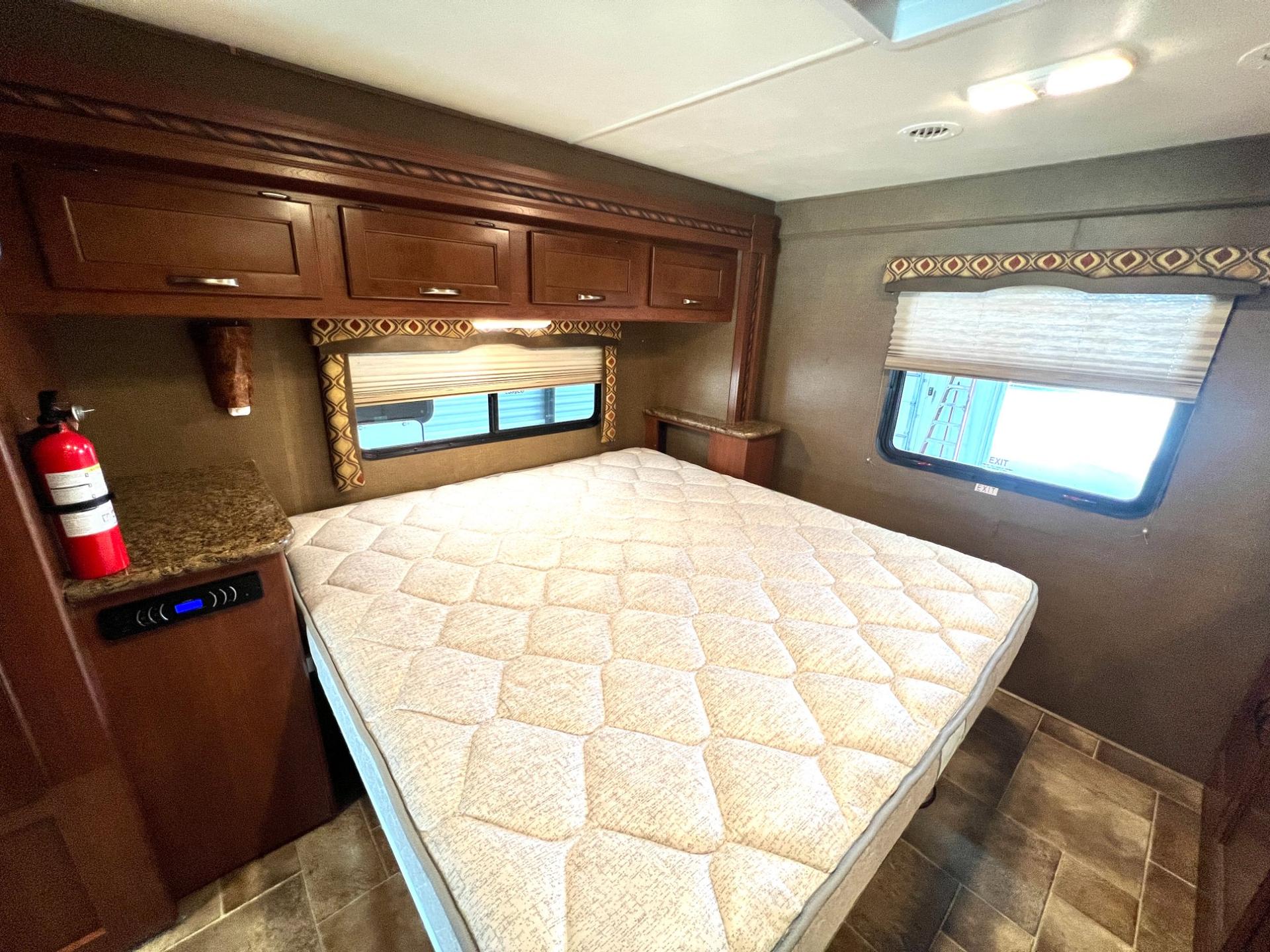 2015 Thor Motor Coach 2015 Thor Motor Coach Chateau - thumbnail 40