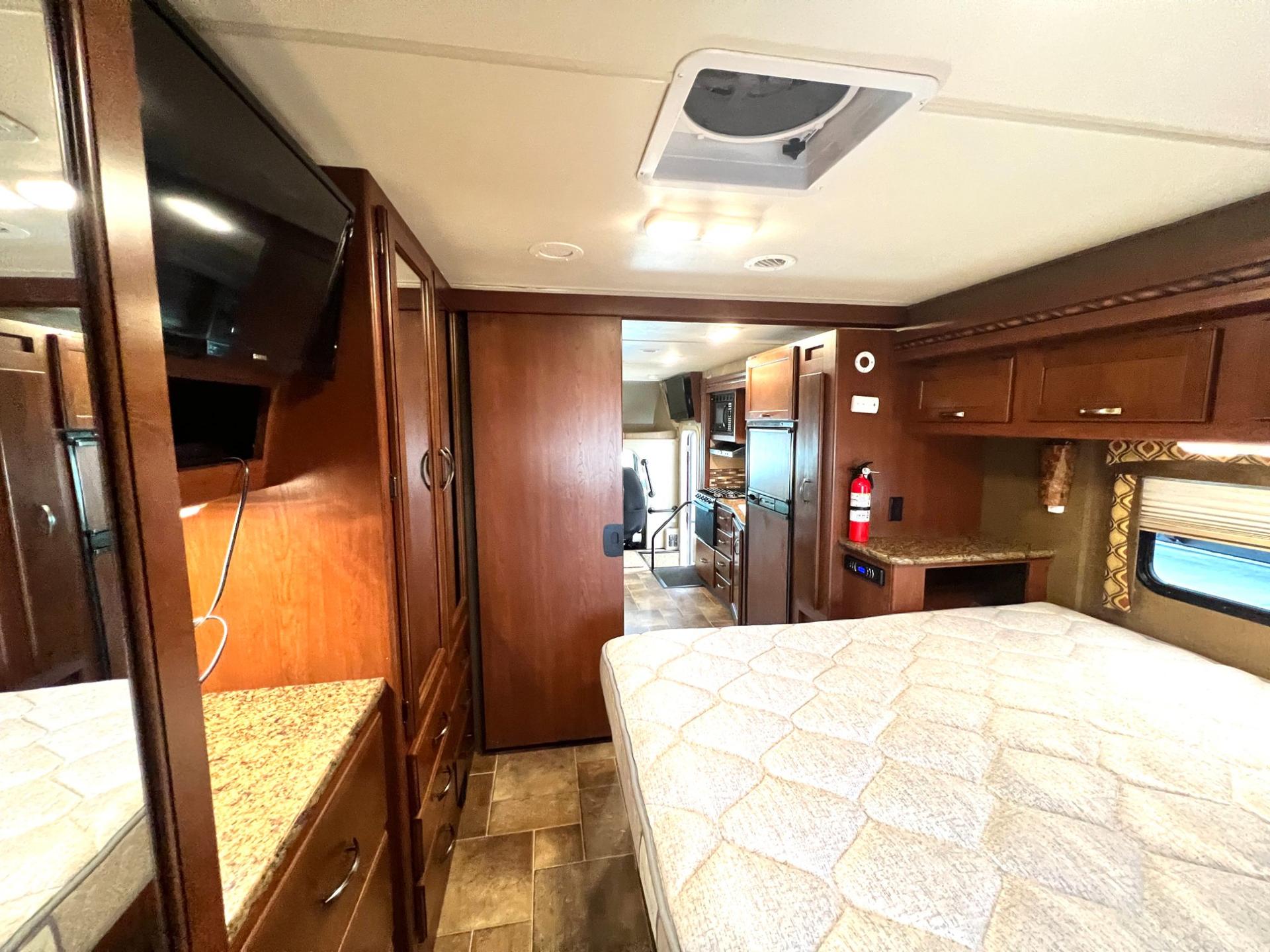 2015 Thor Motor Coach 2015 Thor Motor Coach Chateau - thumbnail 47