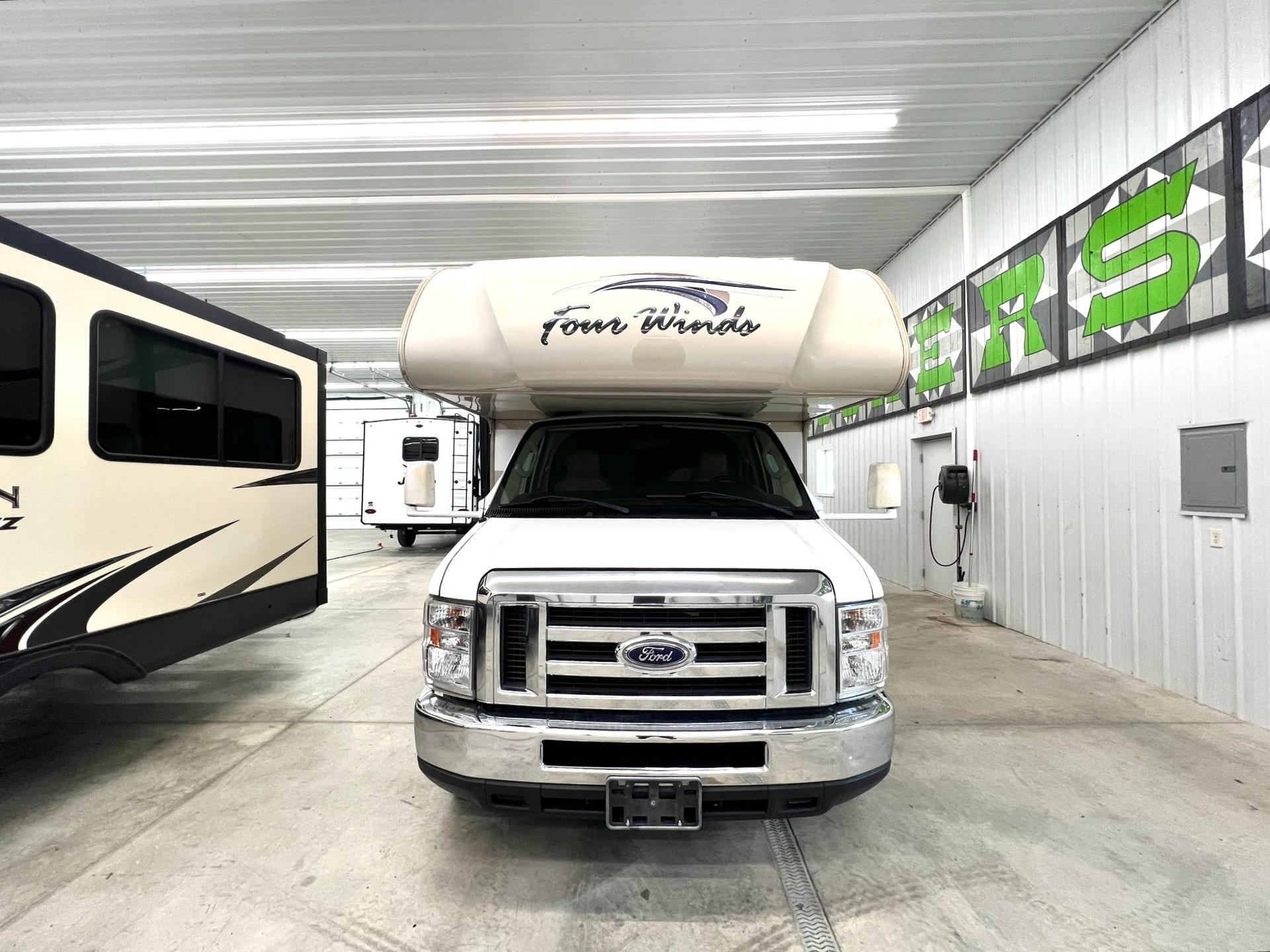 2018 Thor Motor Coach 2018 Thor Motor Coach Four Winds - thumbnail 3