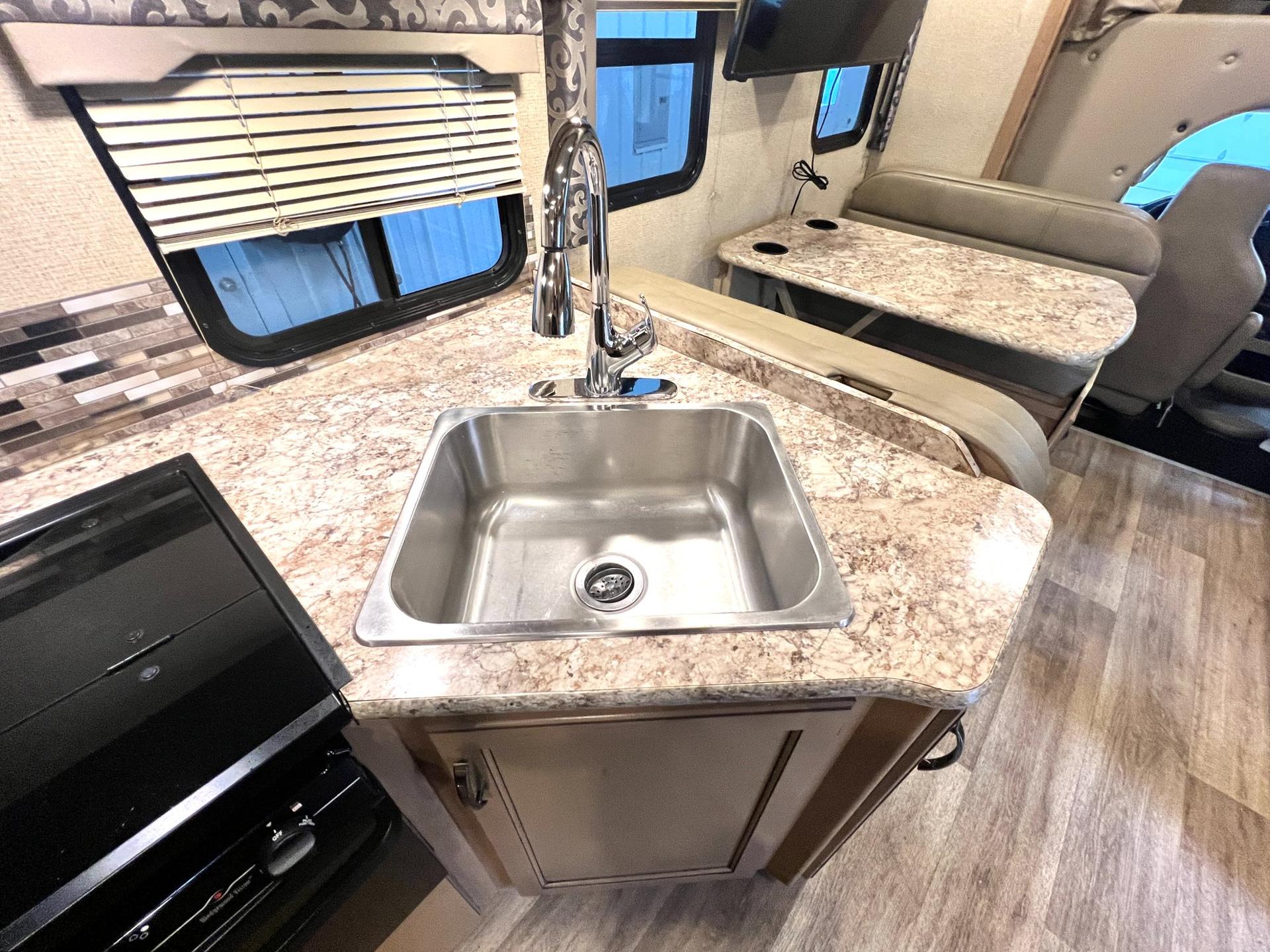 2018 Thor Motor Coach 2018 Thor Motor Coach Four Winds - thumbnail 25
