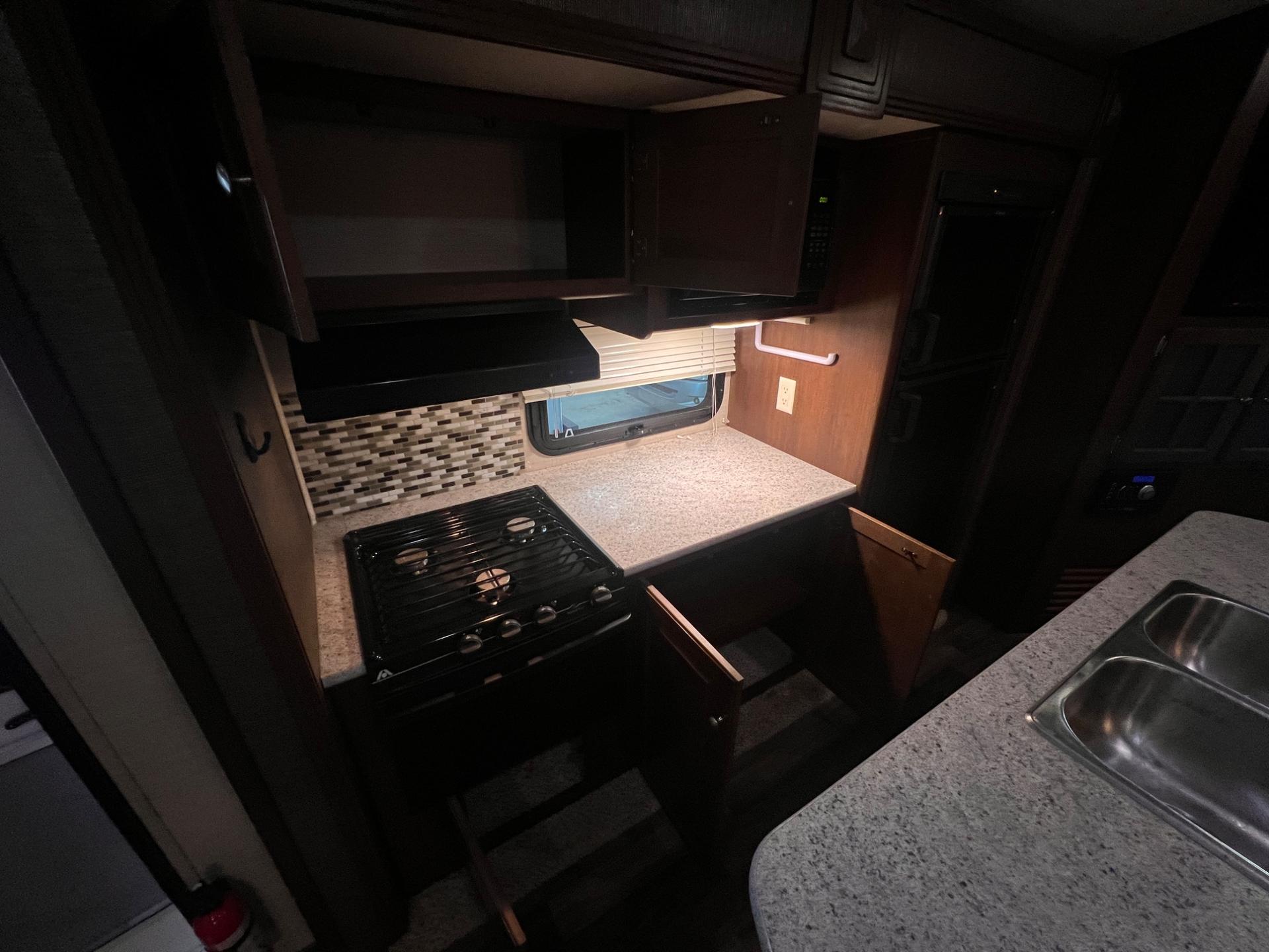 2015 Keystone 2015 Keystone Premier - thumbnail 22