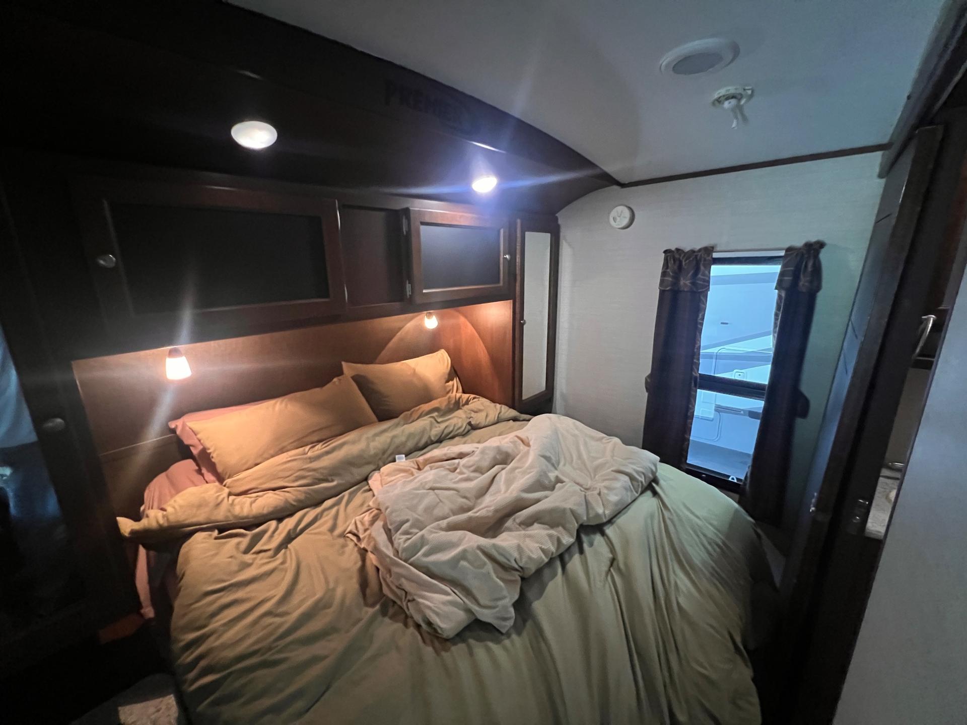 2015 Keystone 2015 Keystone Premier - thumbnail 42