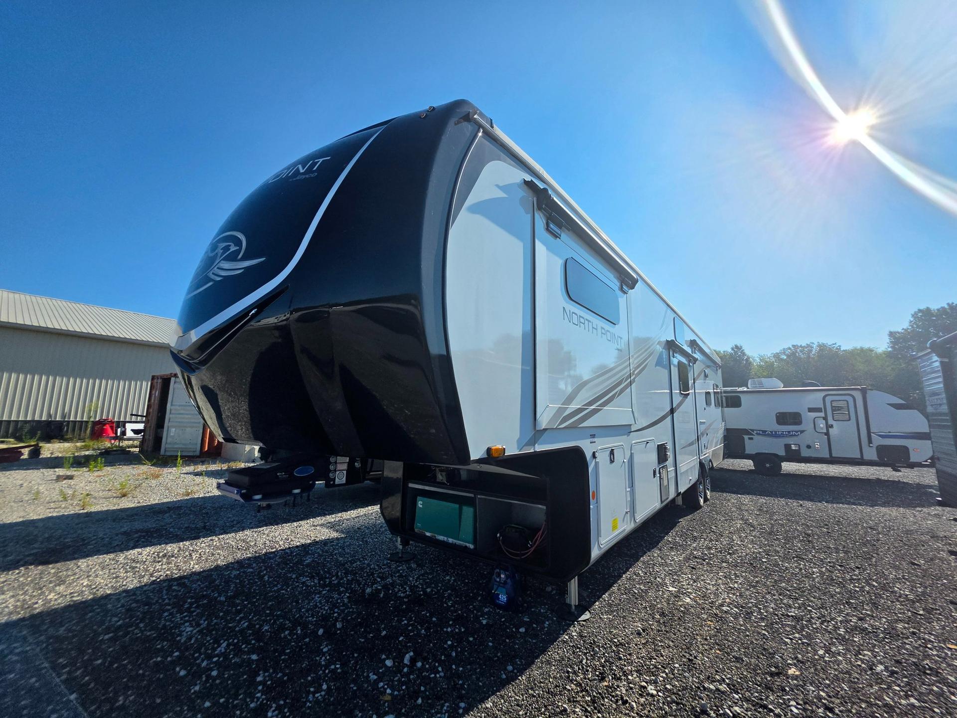 2025 Jayco 2025 Jayco North Point - thumbnail 4