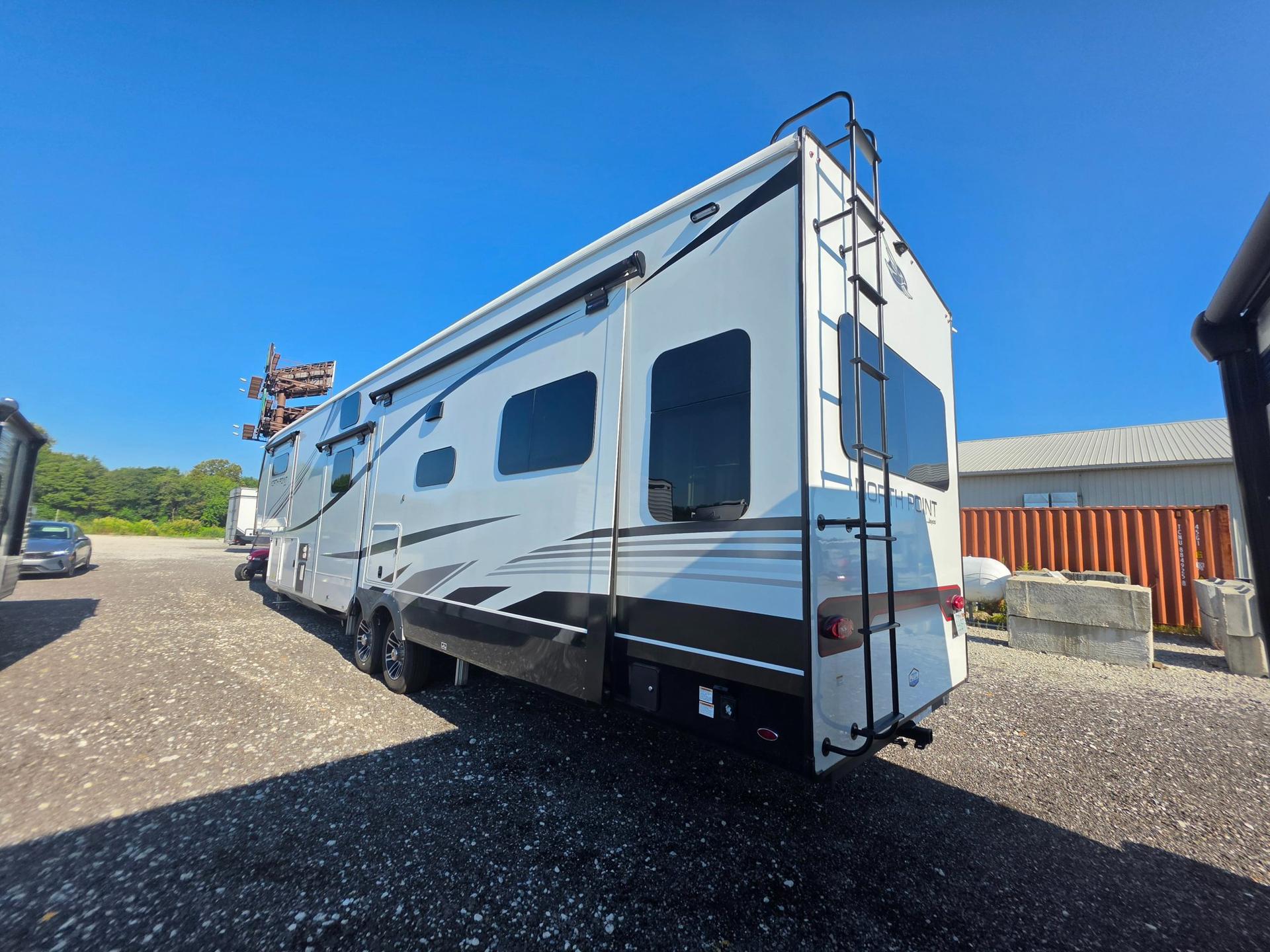 2025 Jayco 2025 Jayco North Point - thumbnail 5