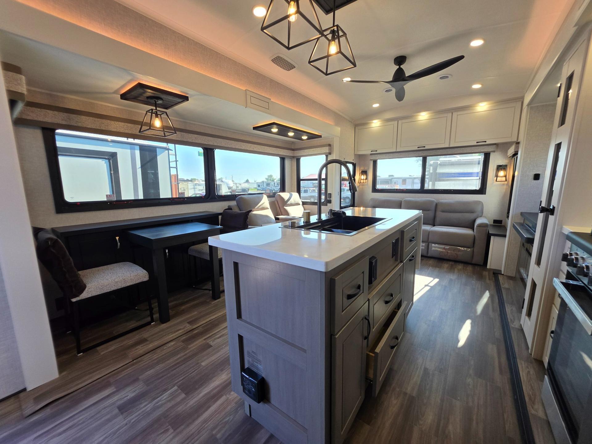 2025 Jayco 2025 Jayco North Point - thumbnail 13