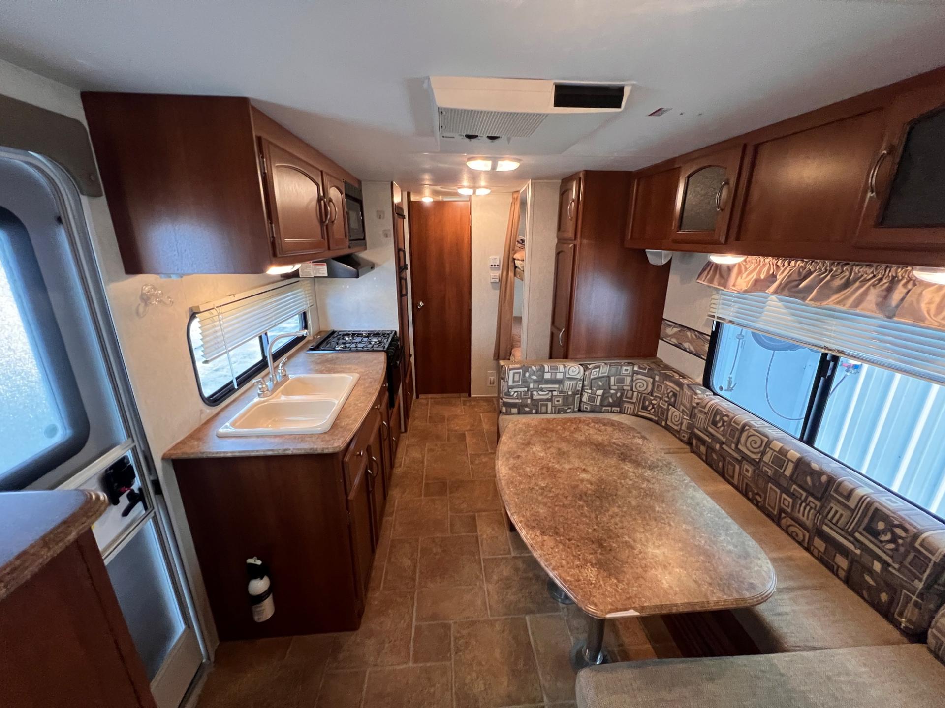2012 Coachmen 2012 Coachmen Freedom Express - thumbnail 34