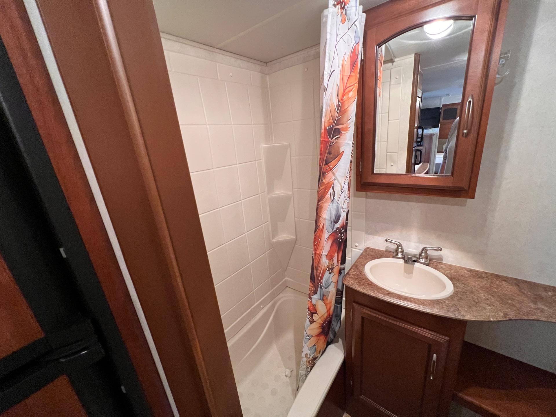 2012 Coachmen 2012 Coachmen Freedom Express - thumbnail 35