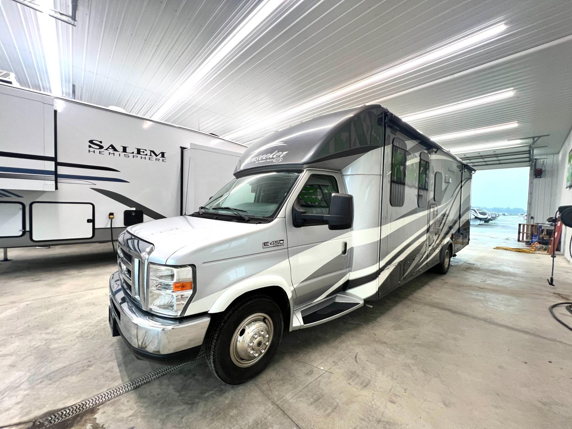 2019 Forest River 2019 Forest River Sunseeker - thumbnail 3