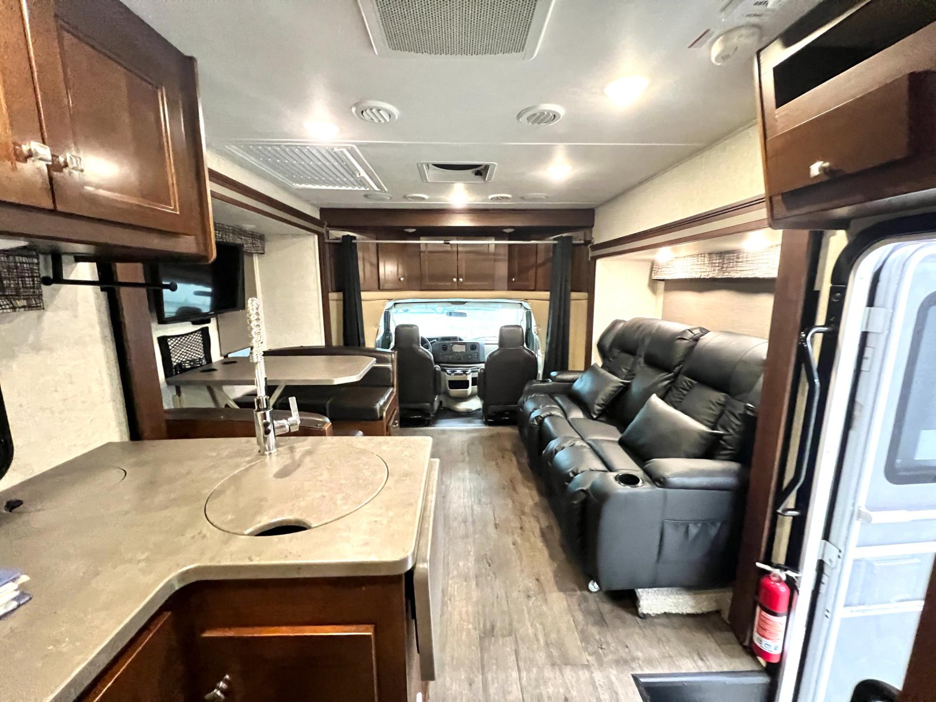 2019 Forest River 2019 Forest River Sunseeker - thumbnail 10