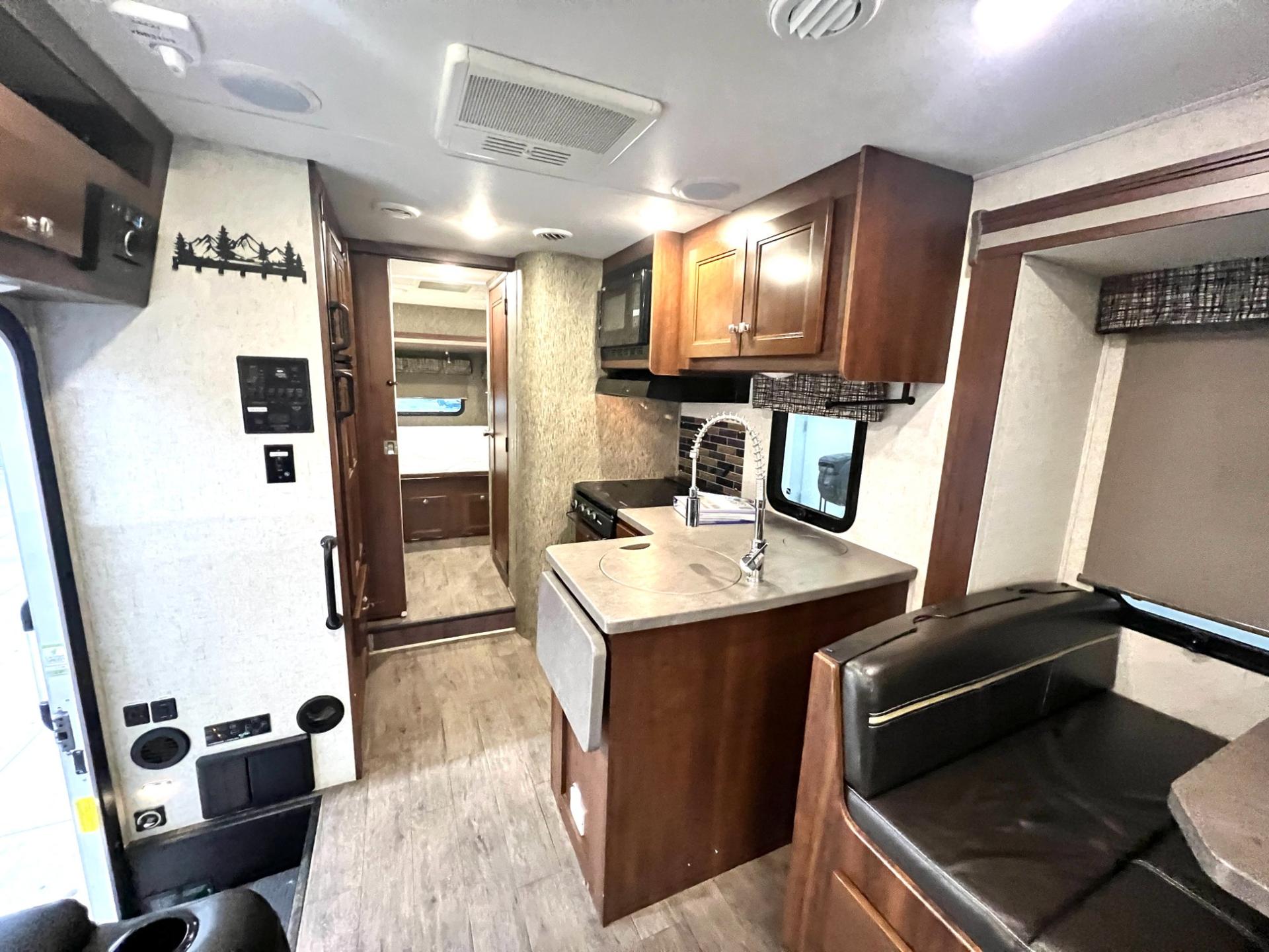 2019 Forest River 2019 Forest River Sunseeker - thumbnail 22