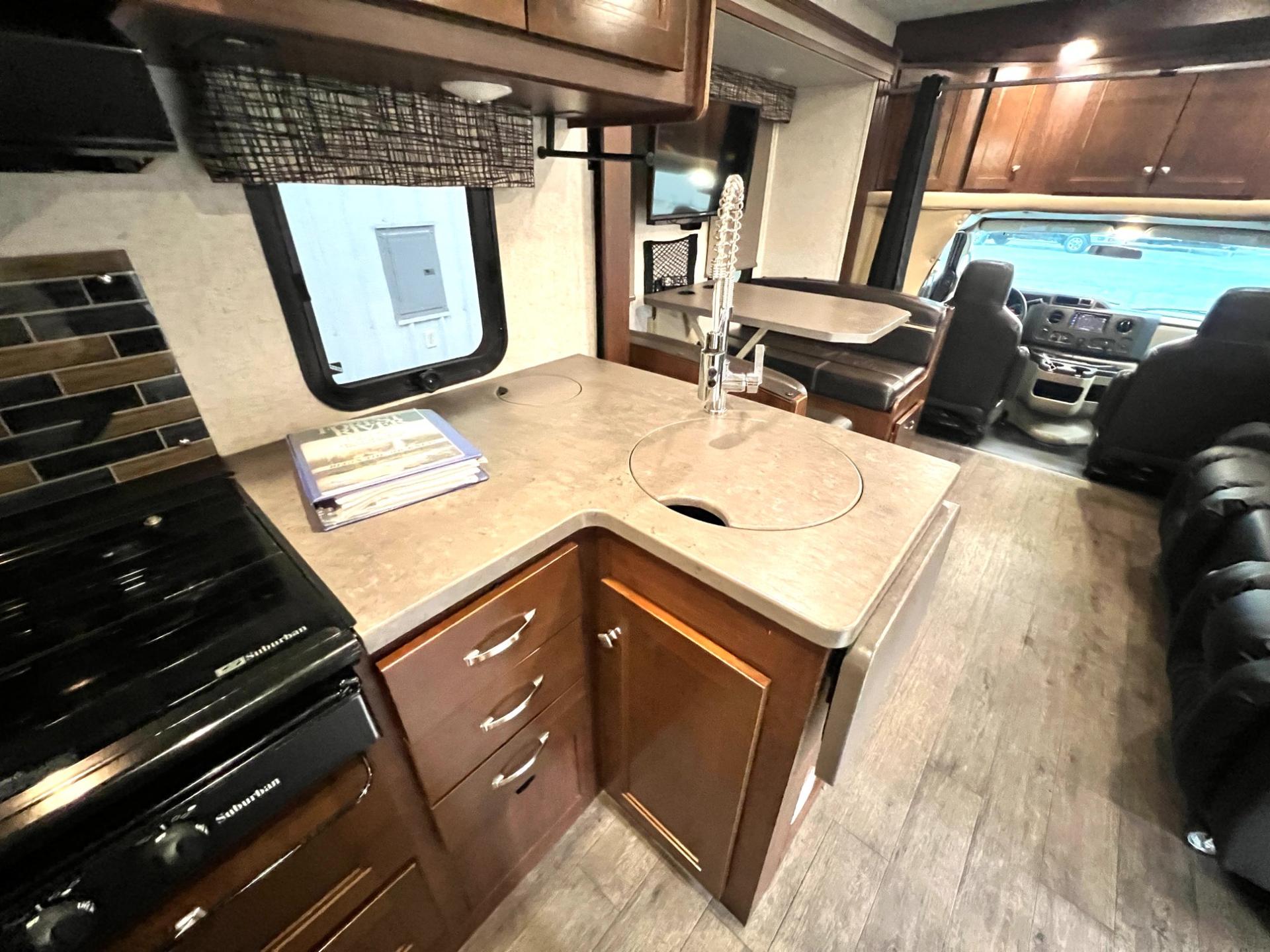 2019 Forest River 2019 Forest River Sunseeker - thumbnail 25