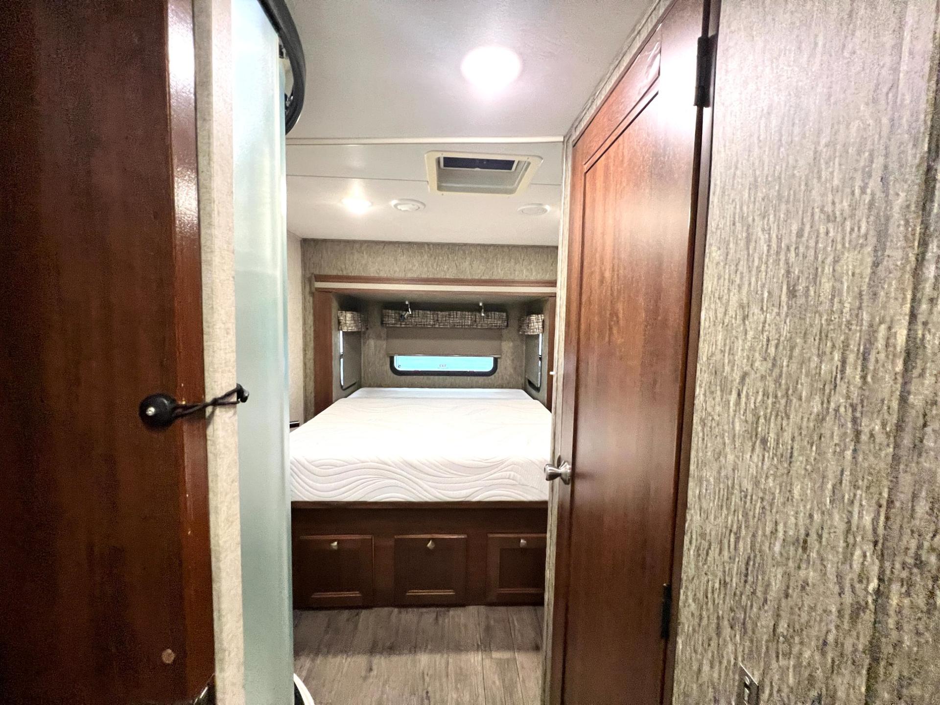 2019 Forest River 2019 Forest River Sunseeker - thumbnail 28