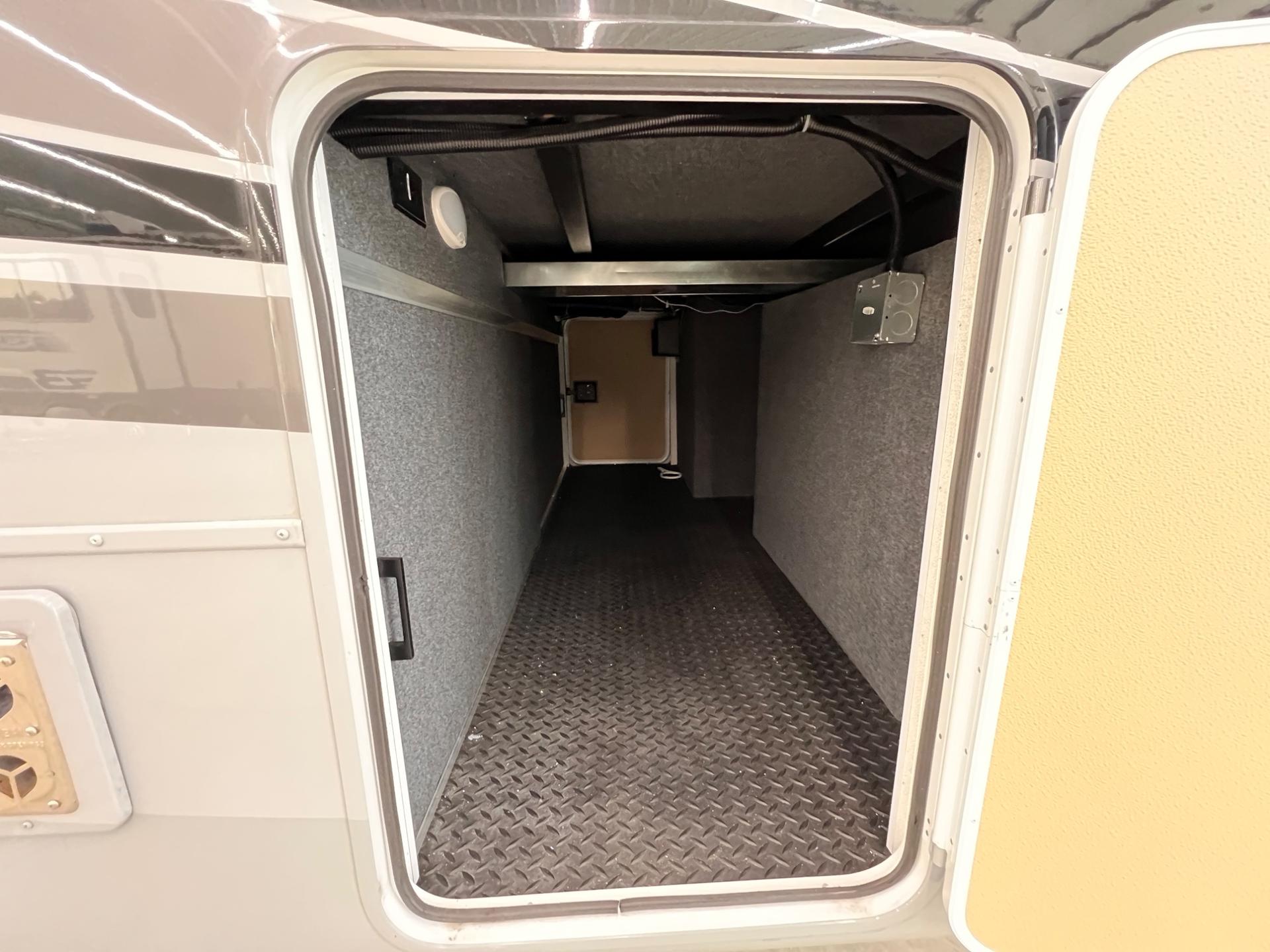 2025 DRV Luxury Suites FullHouse LX455