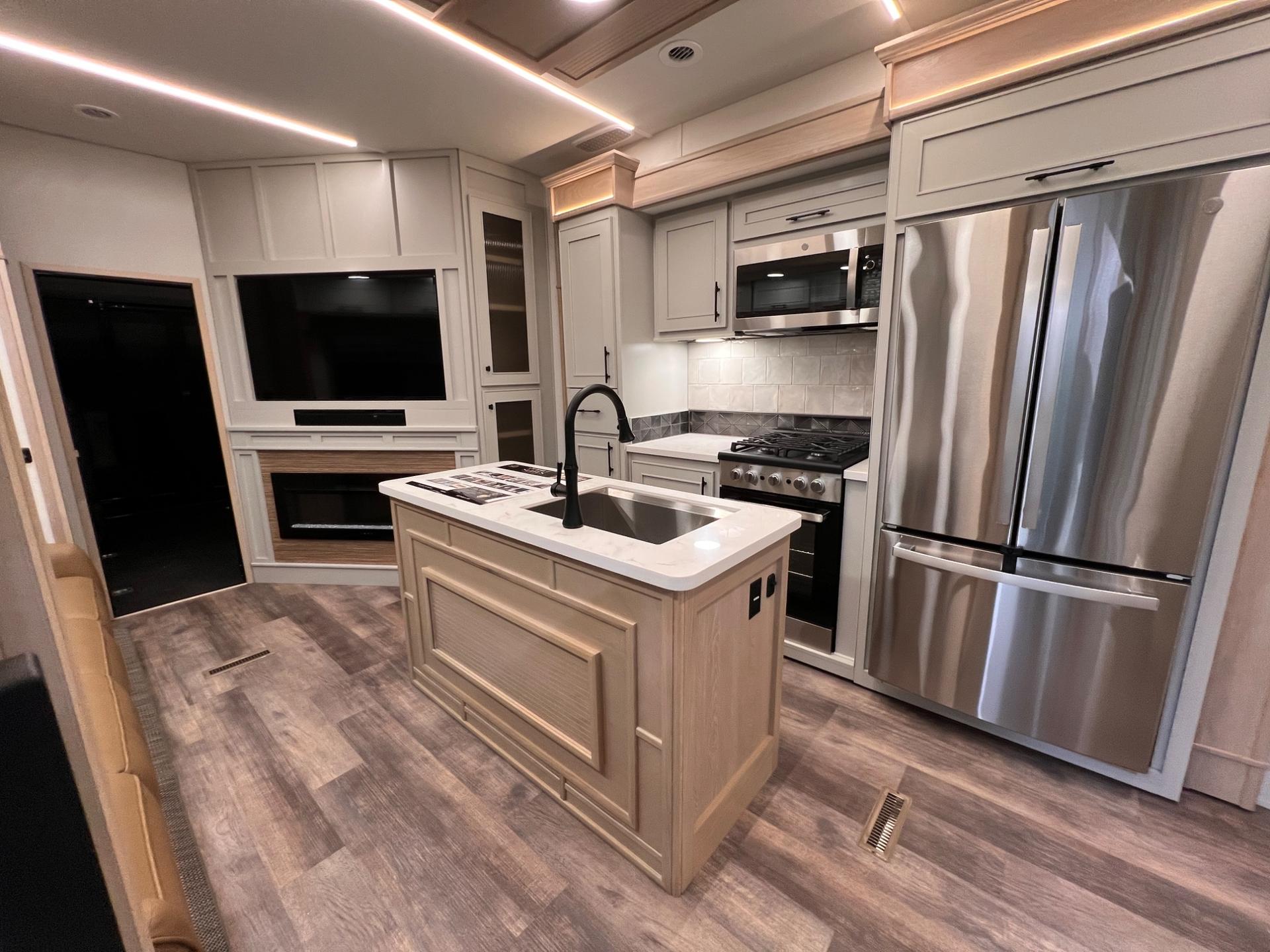 2025 DRV Luxury Suites 2025 DRV Luxury Suites FullHouse - thumbnail 12