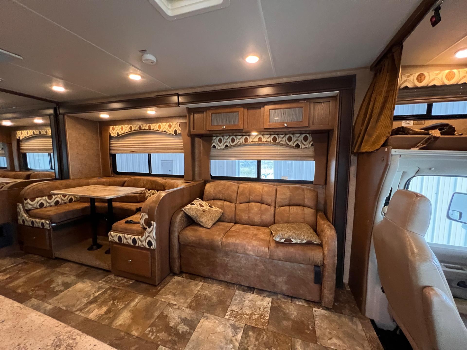 2016 Coachmen 2016 Coachmen Leprechaun - thumbnail 19