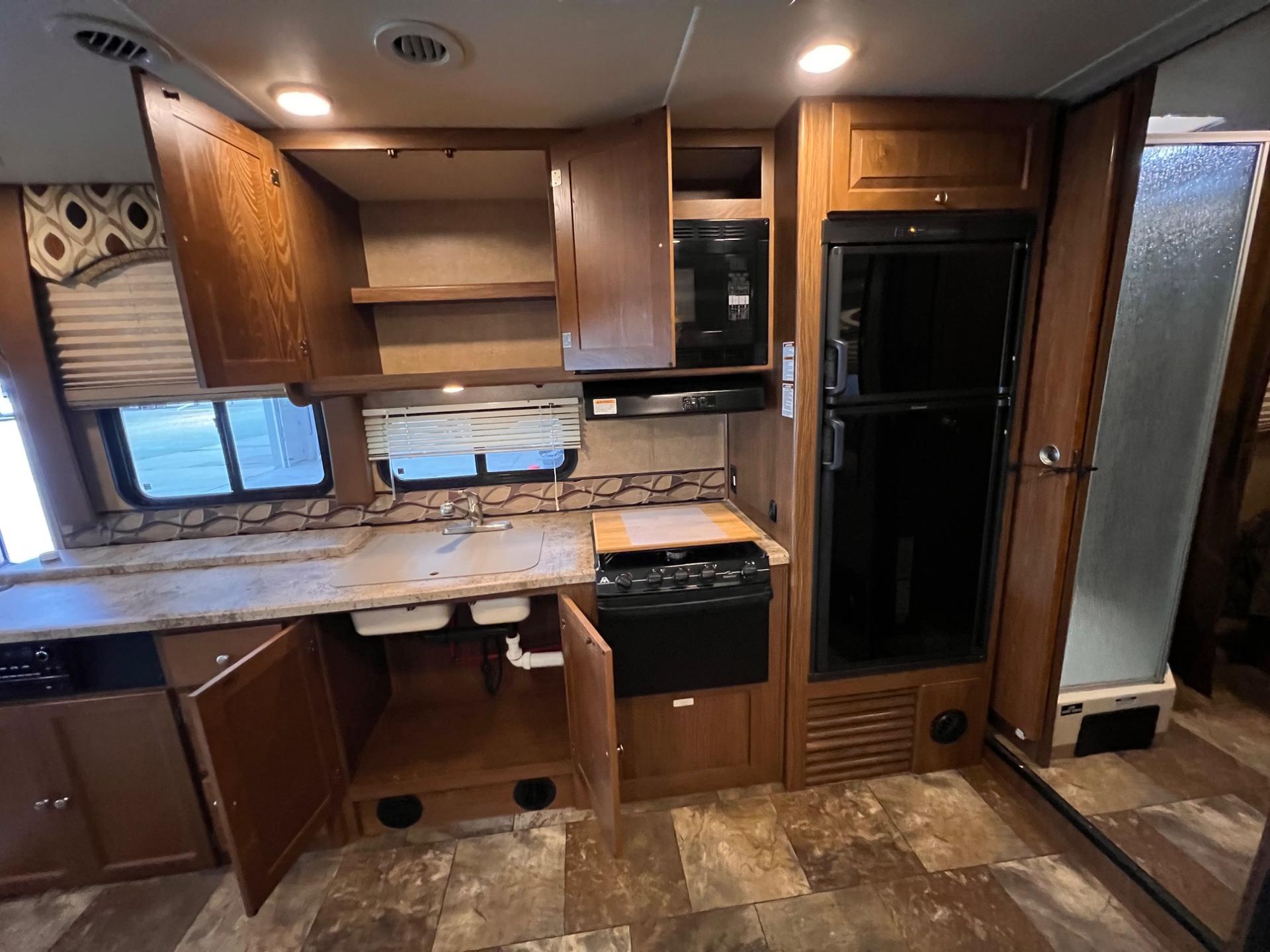 2016 Coachmen 2016 Coachmen Leprechaun - thumbnail 27