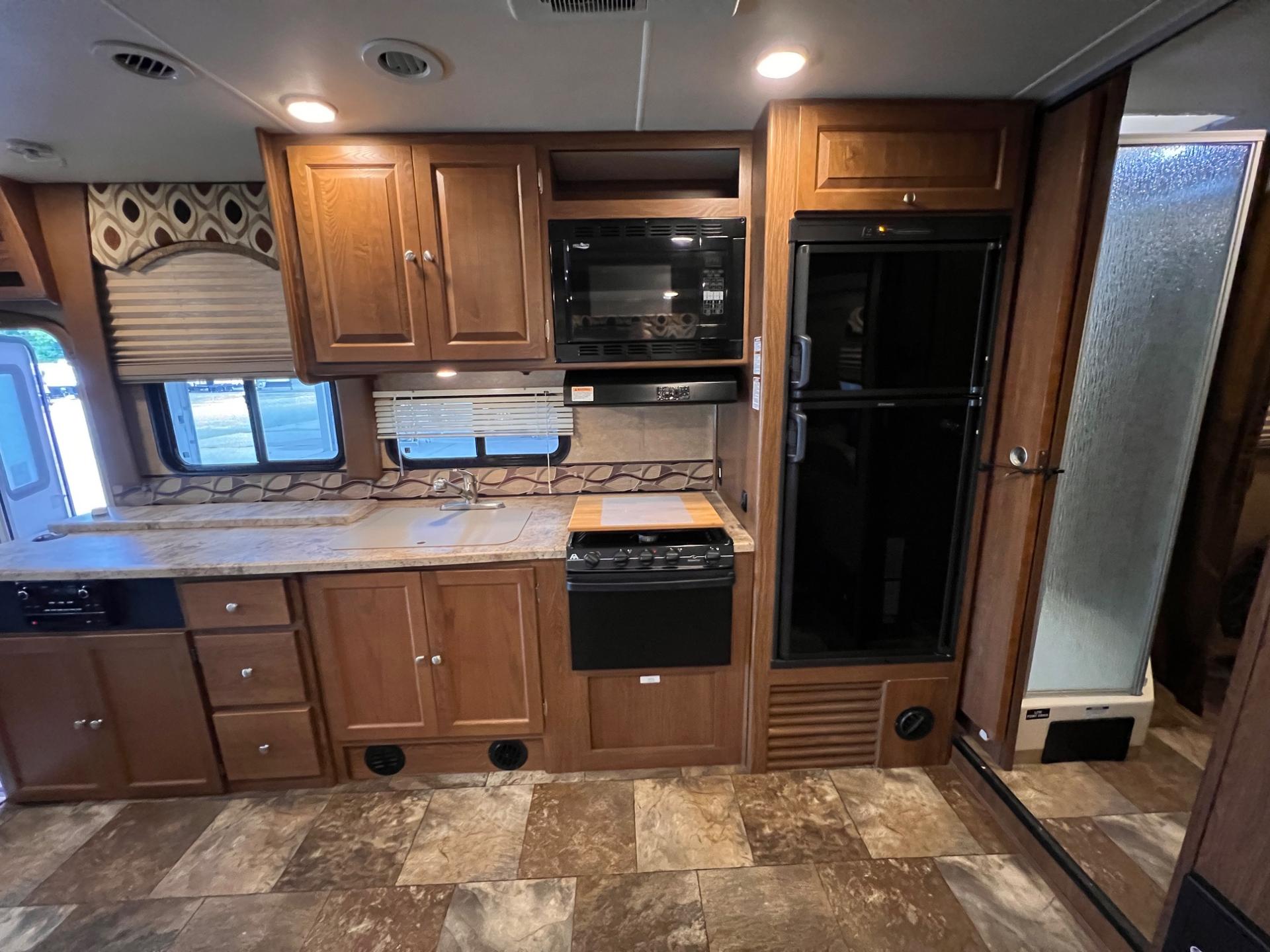 2016 Coachmen 2016 Coachmen Leprechaun - thumbnail 28