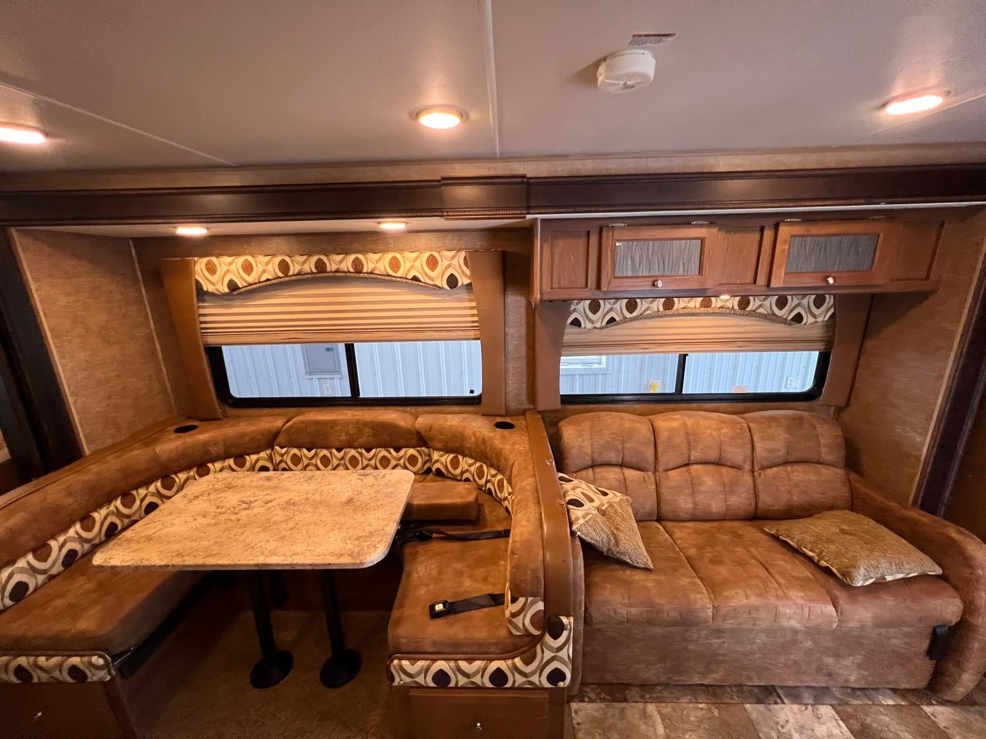2016 Coachmen 2016 Coachmen Leprechaun - thumbnail 36