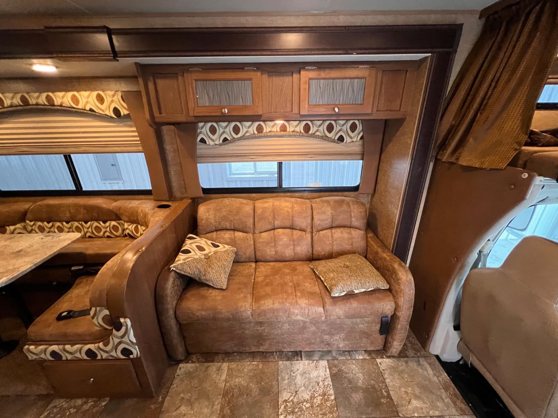 2016 Coachmen 2016 Coachmen Leprechaun - thumbnail 37