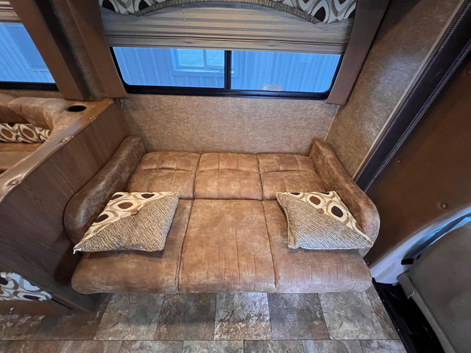 2016 Coachmen 2016 Coachmen Leprechaun - thumbnail 40
