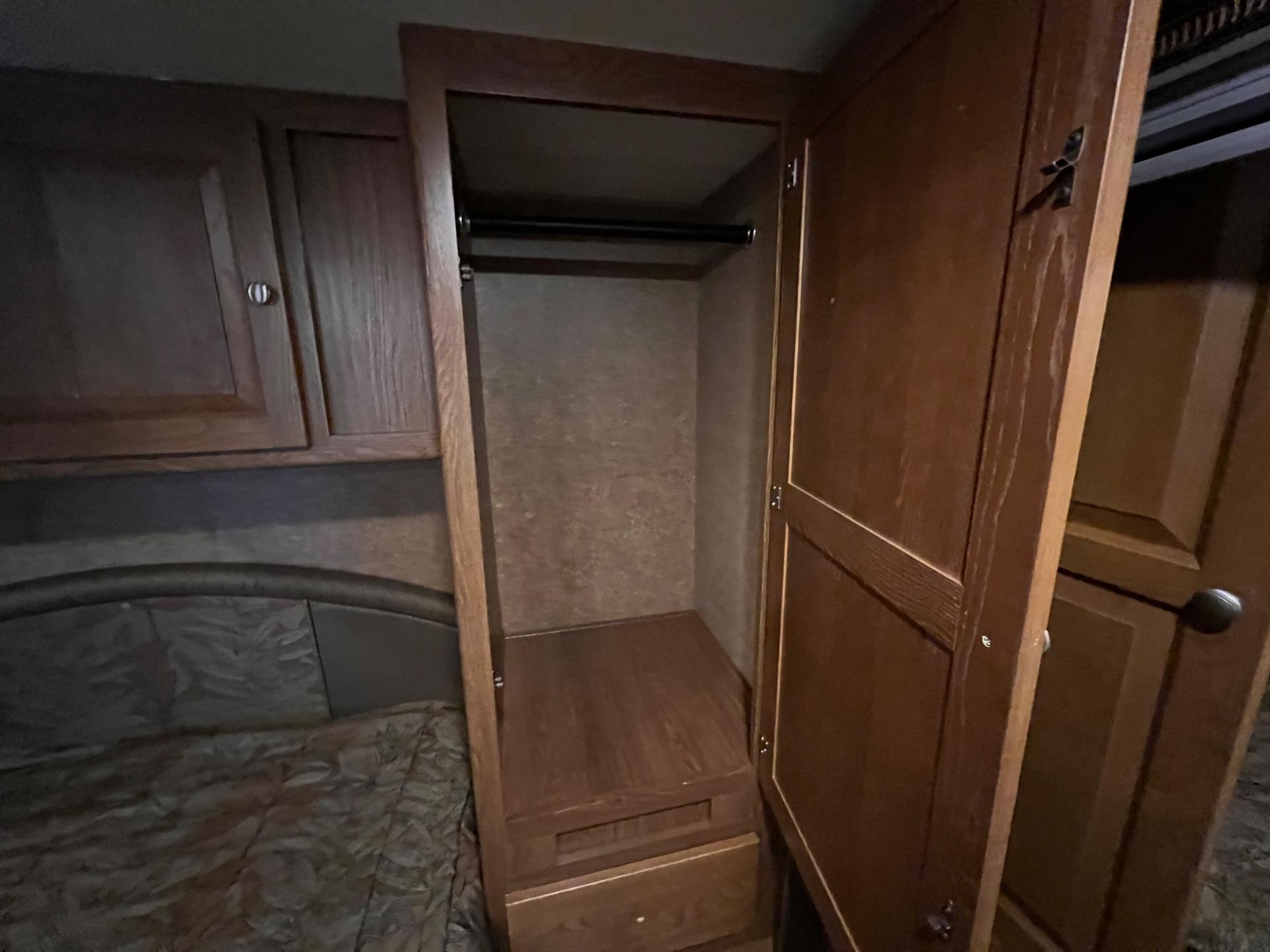 2016 Coachmen 2016 Coachmen Leprechaun - thumbnail 51