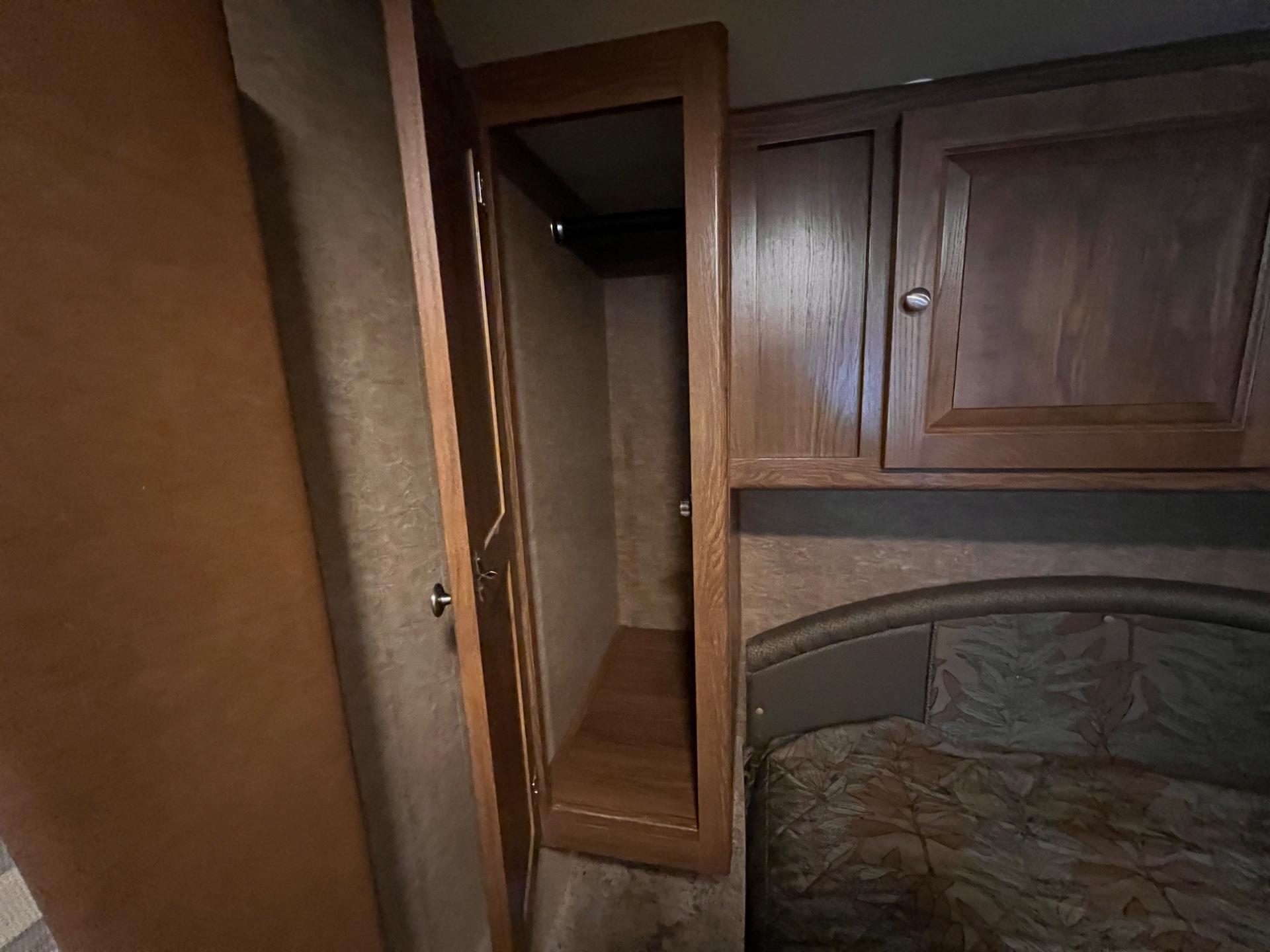 2016 Coachmen 2016 Coachmen Leprechaun - thumbnail 52