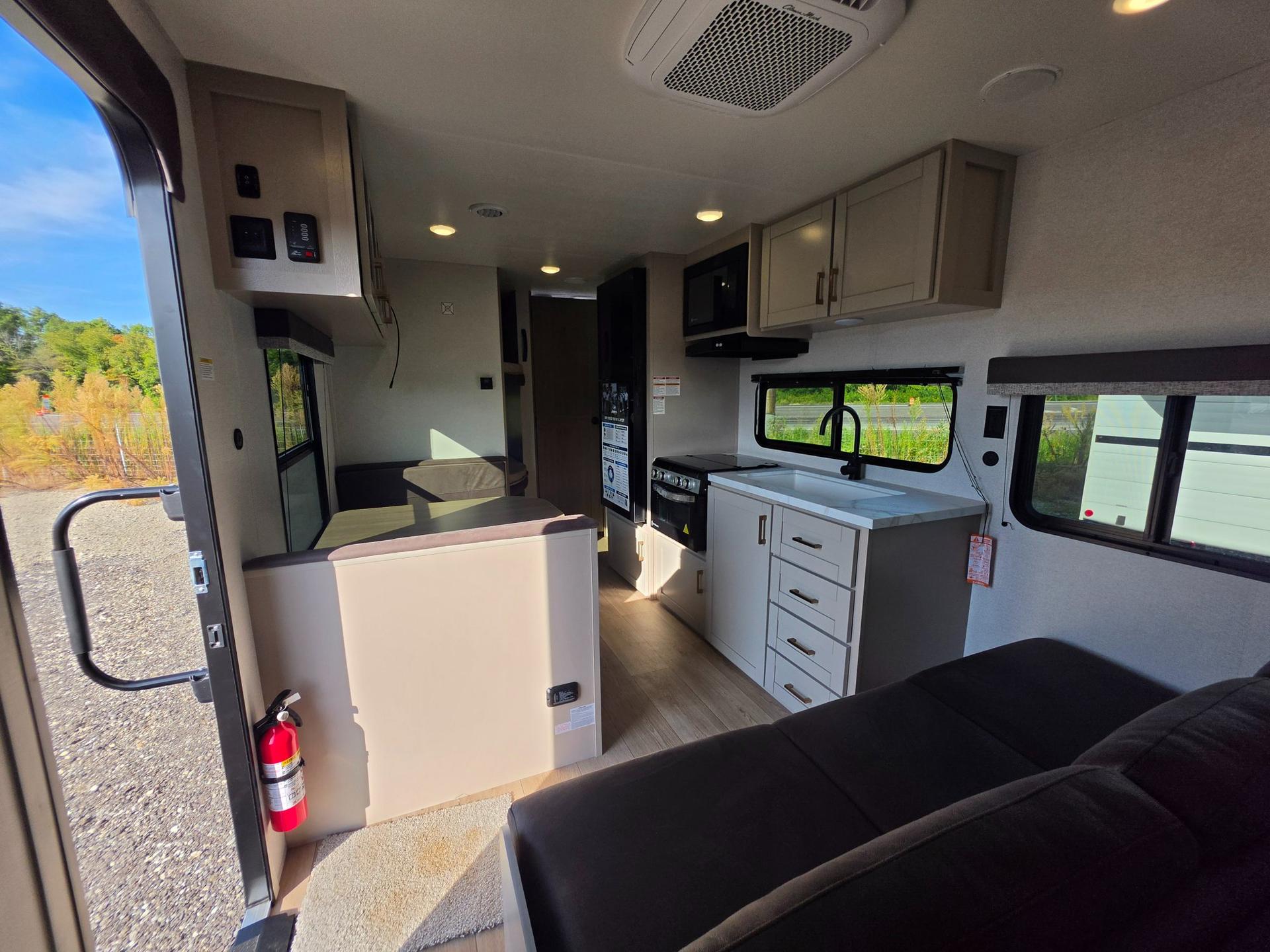 2027 Jayco 2027 Jayco Jay Flight - thumbnail 10