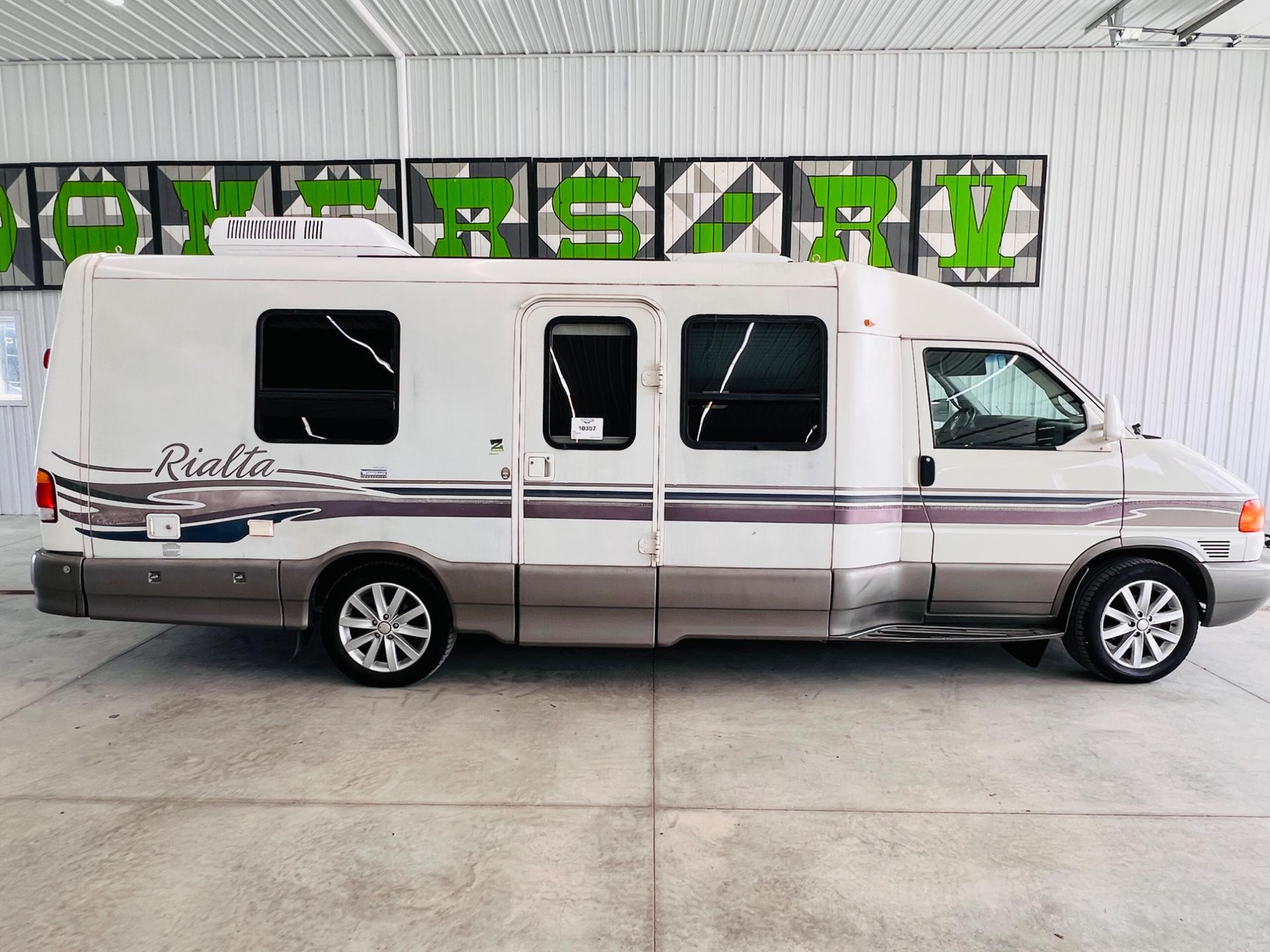 1999 Winnebago 1999 Winnebago Rialta - image 1