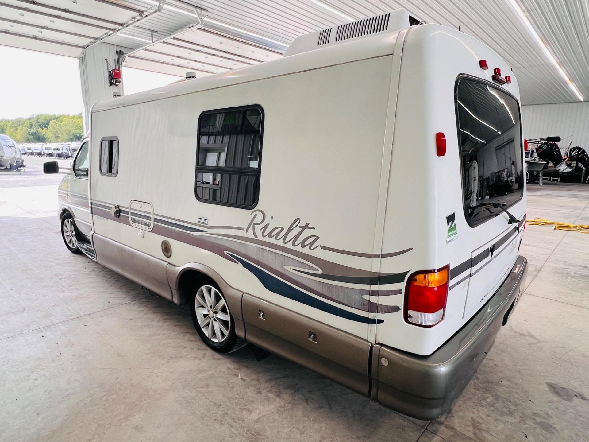 1999 Winnebago 1999 Winnebago Rialta - thumbnail 4