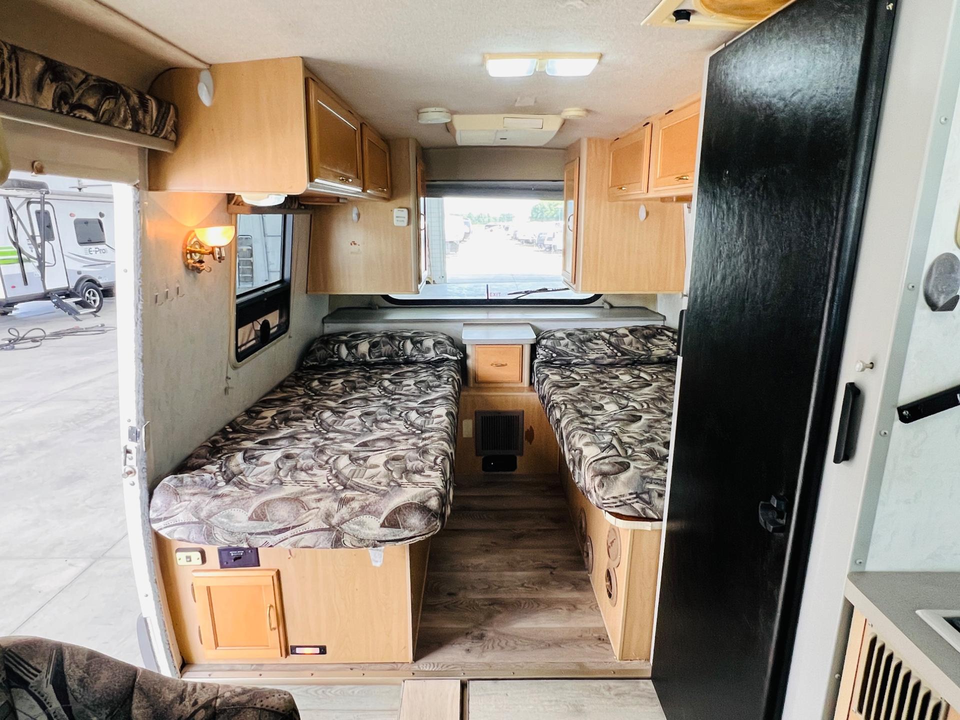 1999 Winnebago 1999 Winnebago Rialta - thumbnail 36
