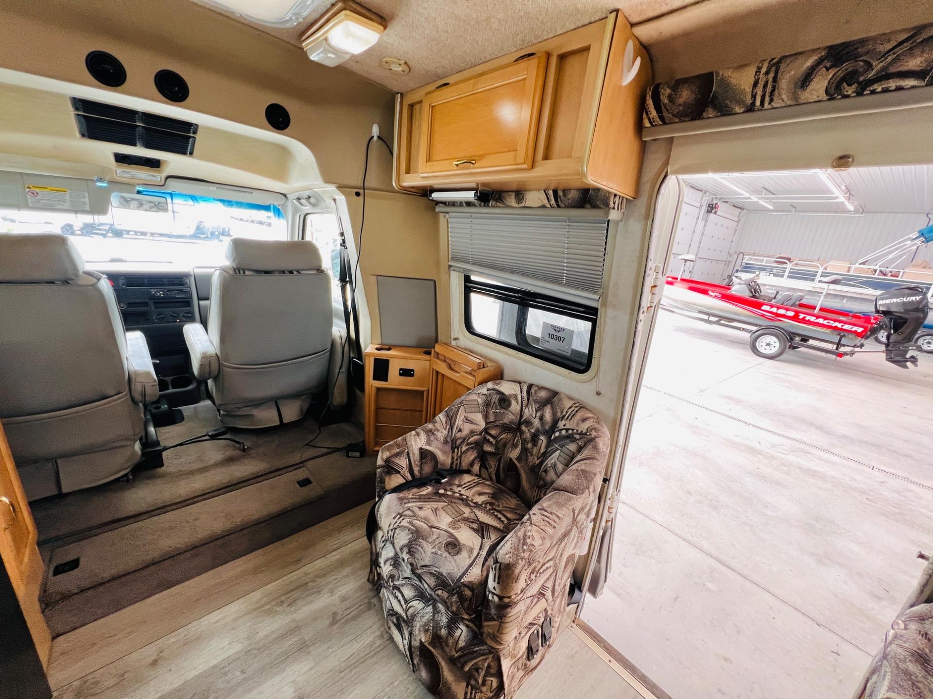 1999 Winnebago 1999 Winnebago Rialta - thumbnail 17