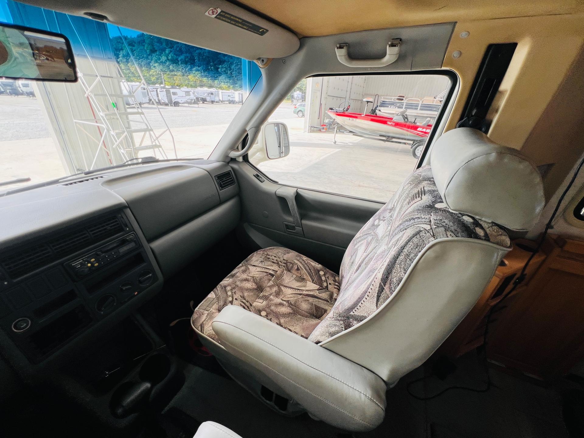 1999 Winnebago 1999 Winnebago Rialta - thumbnail 15