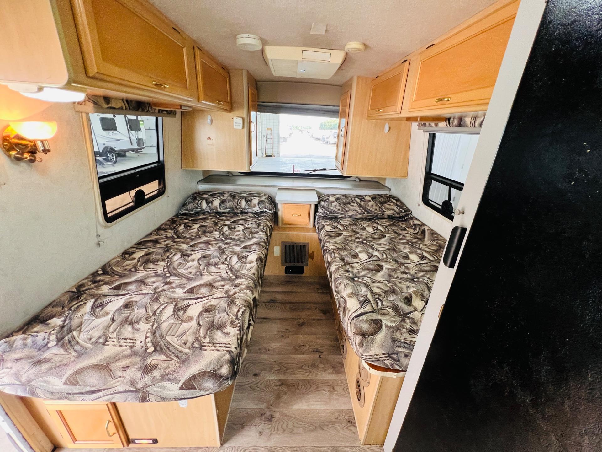 1999 Winnebago 1999 Winnebago Rialta - thumbnail 37