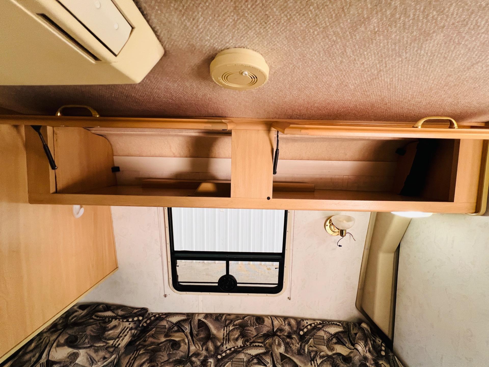 1999 Winnebago 1999 Winnebago Rialta - thumbnail 42