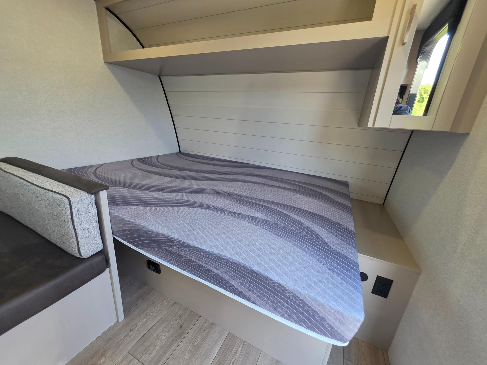 2027 Jayco 2027 Jayco Jay Feather Air SL - thumbnail 9