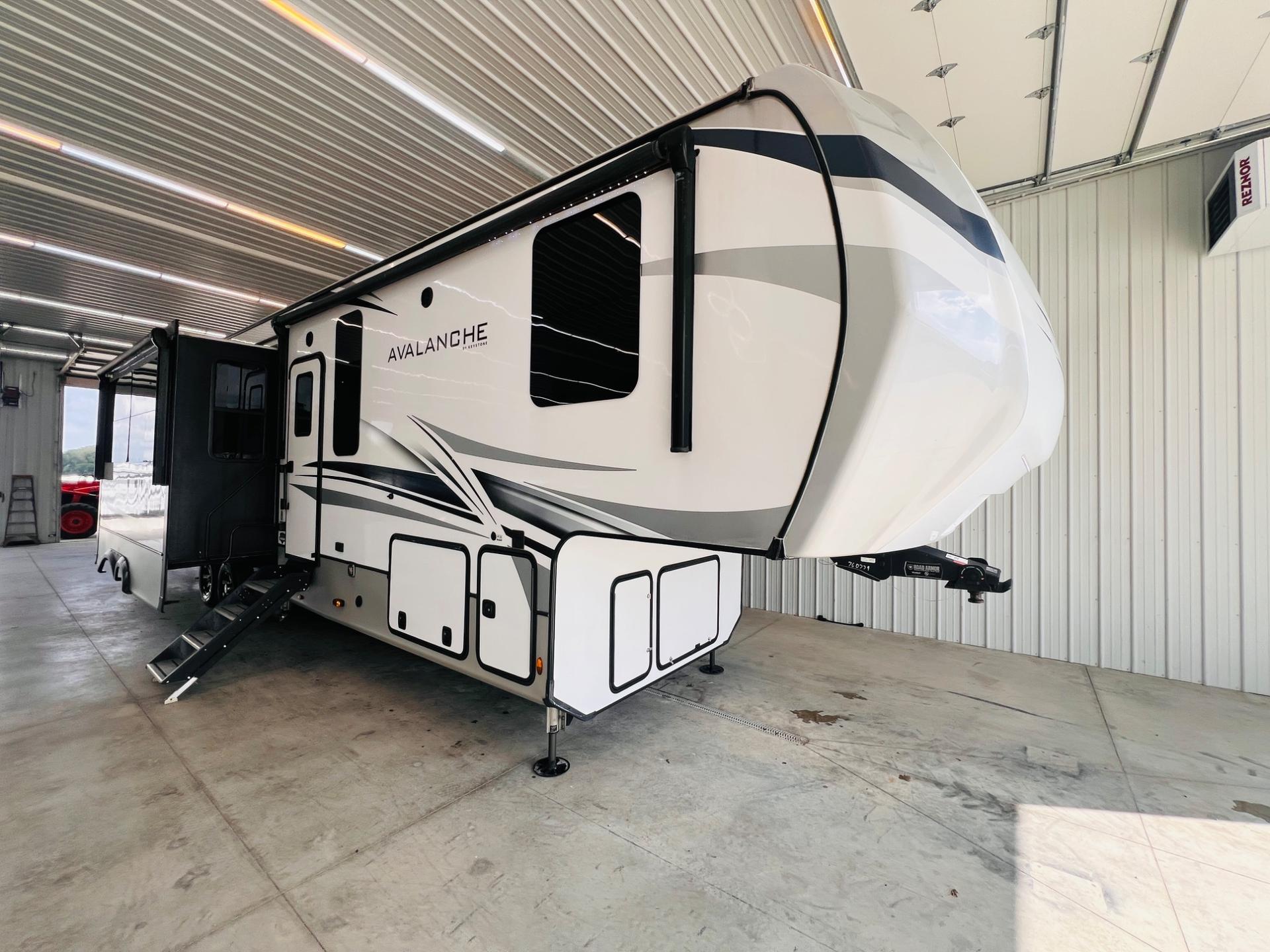 2023 Keystone Avalanche 390DS