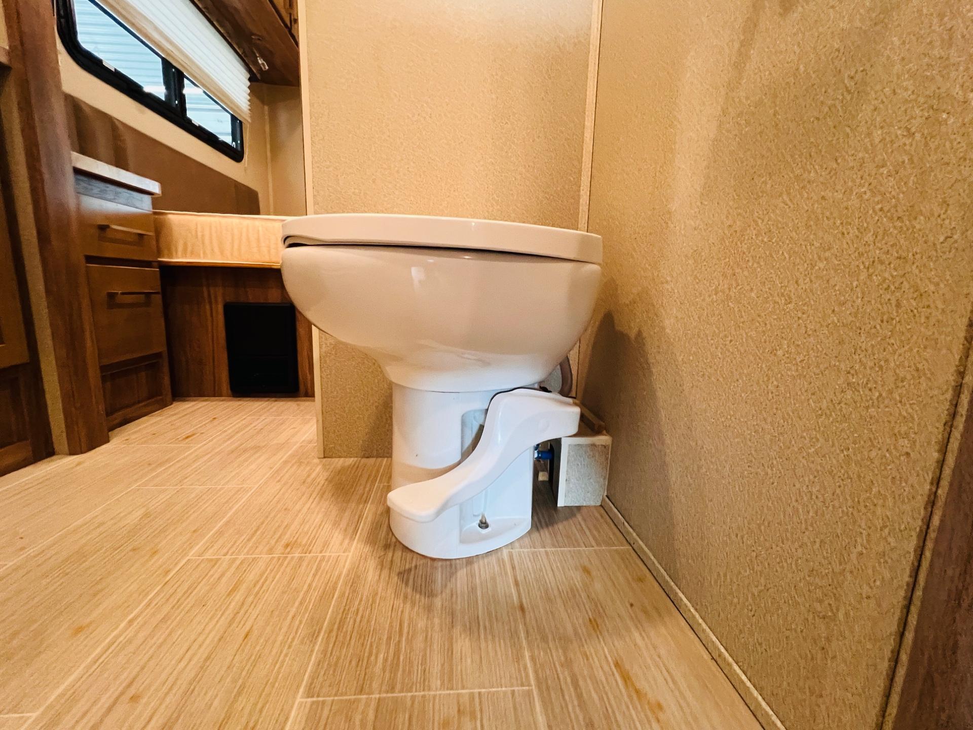2020 Entegra Coach 2020 Entegra Coach Odyssey - thumbnail 45