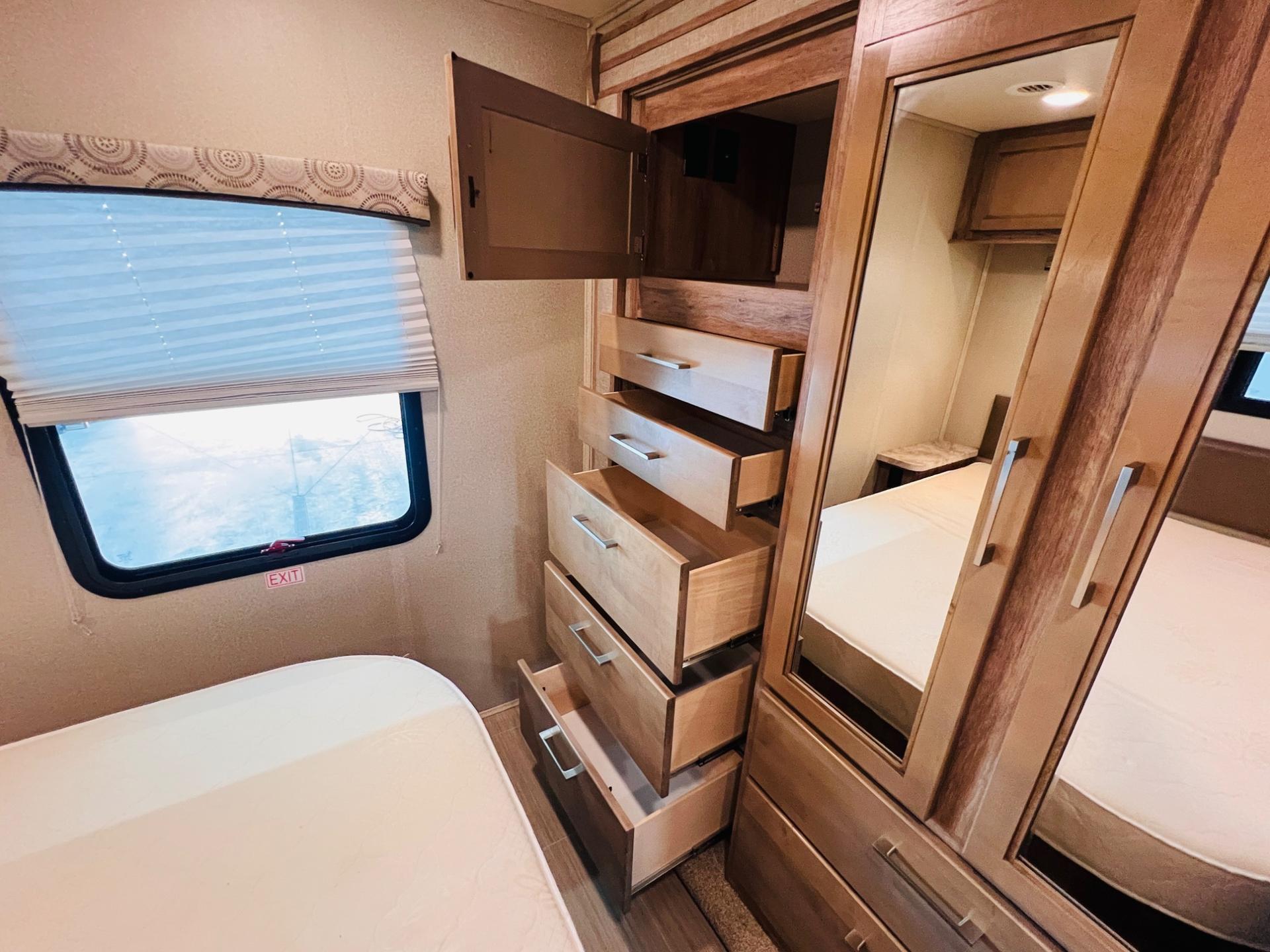 2020 Entegra Coach 2020 Entegra Coach Odyssey - thumbnail 57