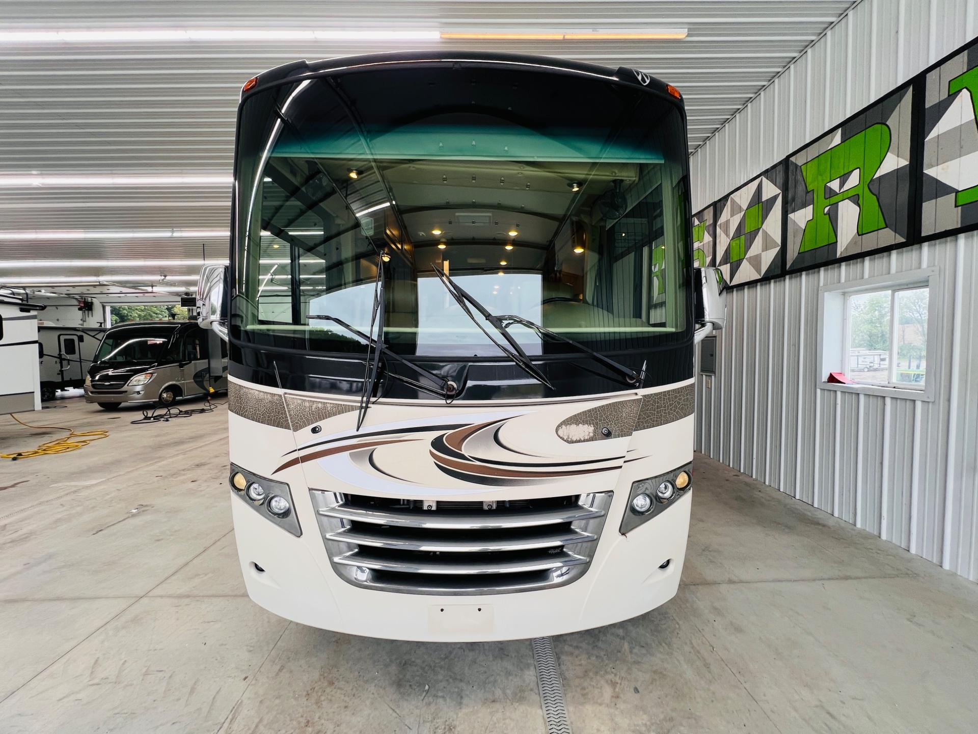 2016 Thor Motor Coach Miramar 34.3