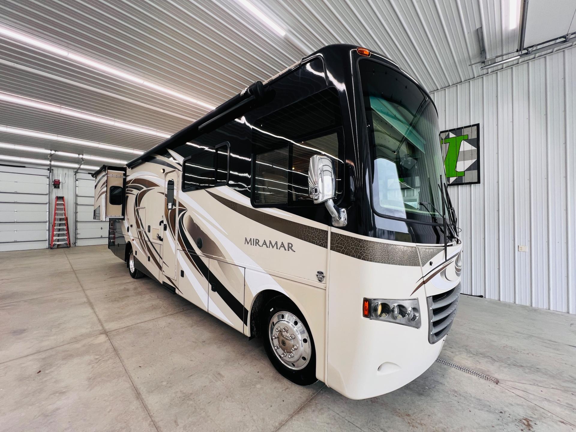 2016 Thor Motor Coach 2016 Thor Motor Coach Miramar - thumbnail 3