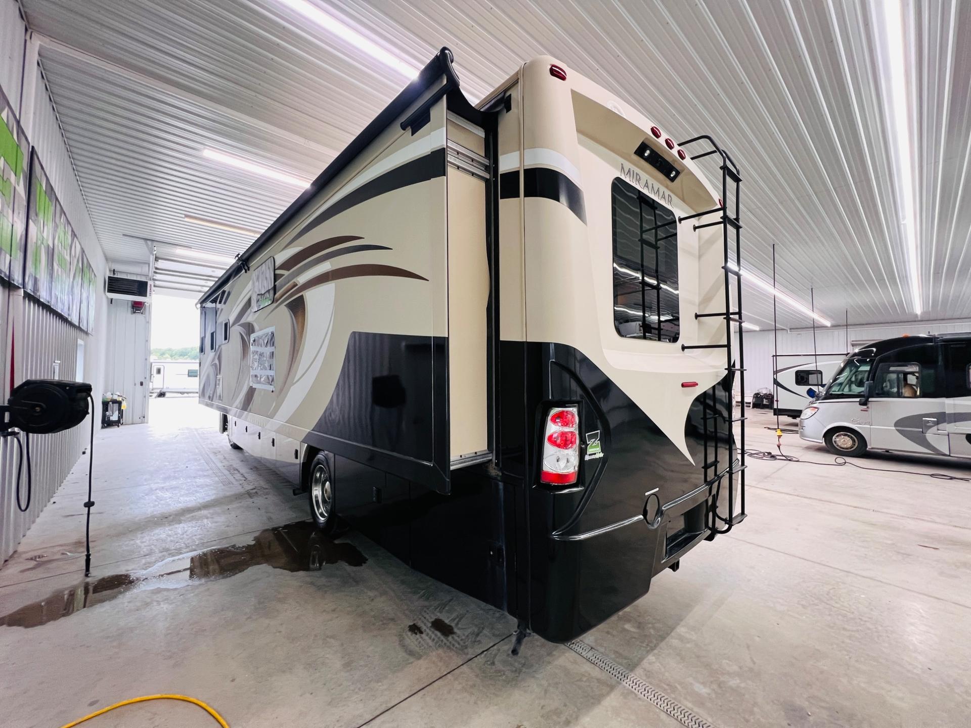 2016 Thor Motor Coach 2016 Thor Motor Coach Miramar - thumbnail 5